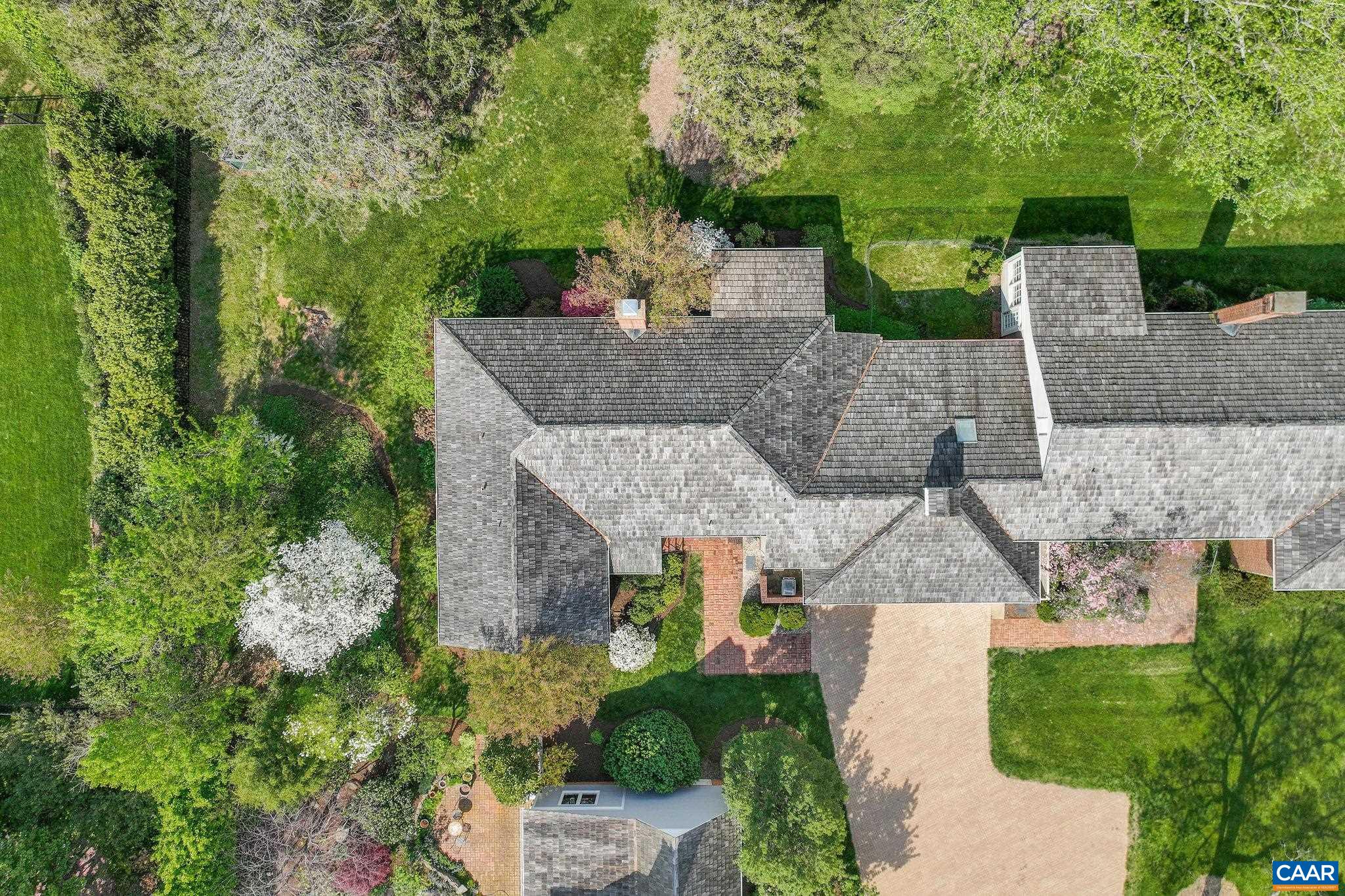 12 Ednam Village St
