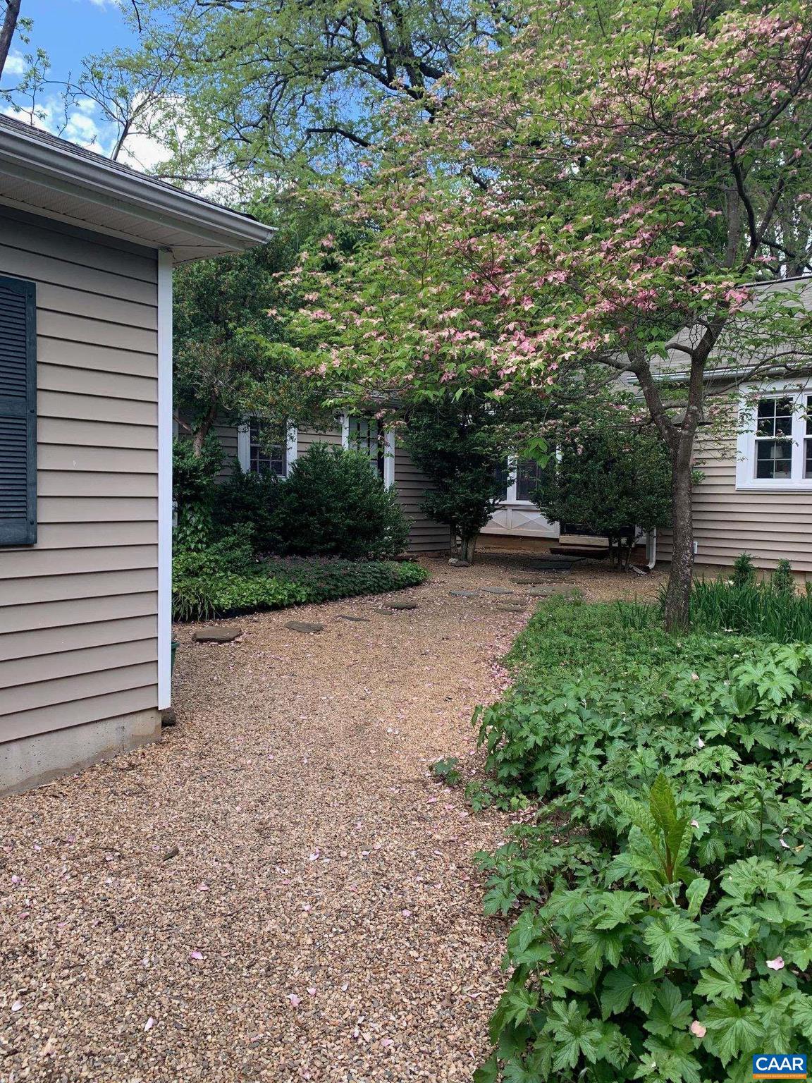 111 CHELSEA DR 5