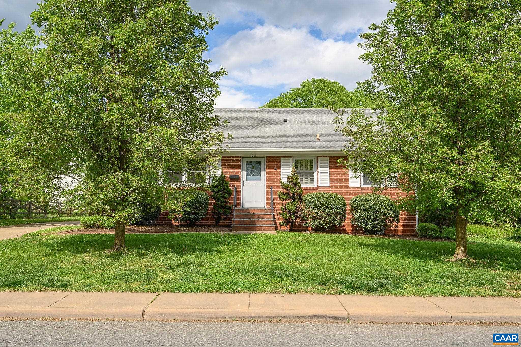 1009 CALHOUN ST