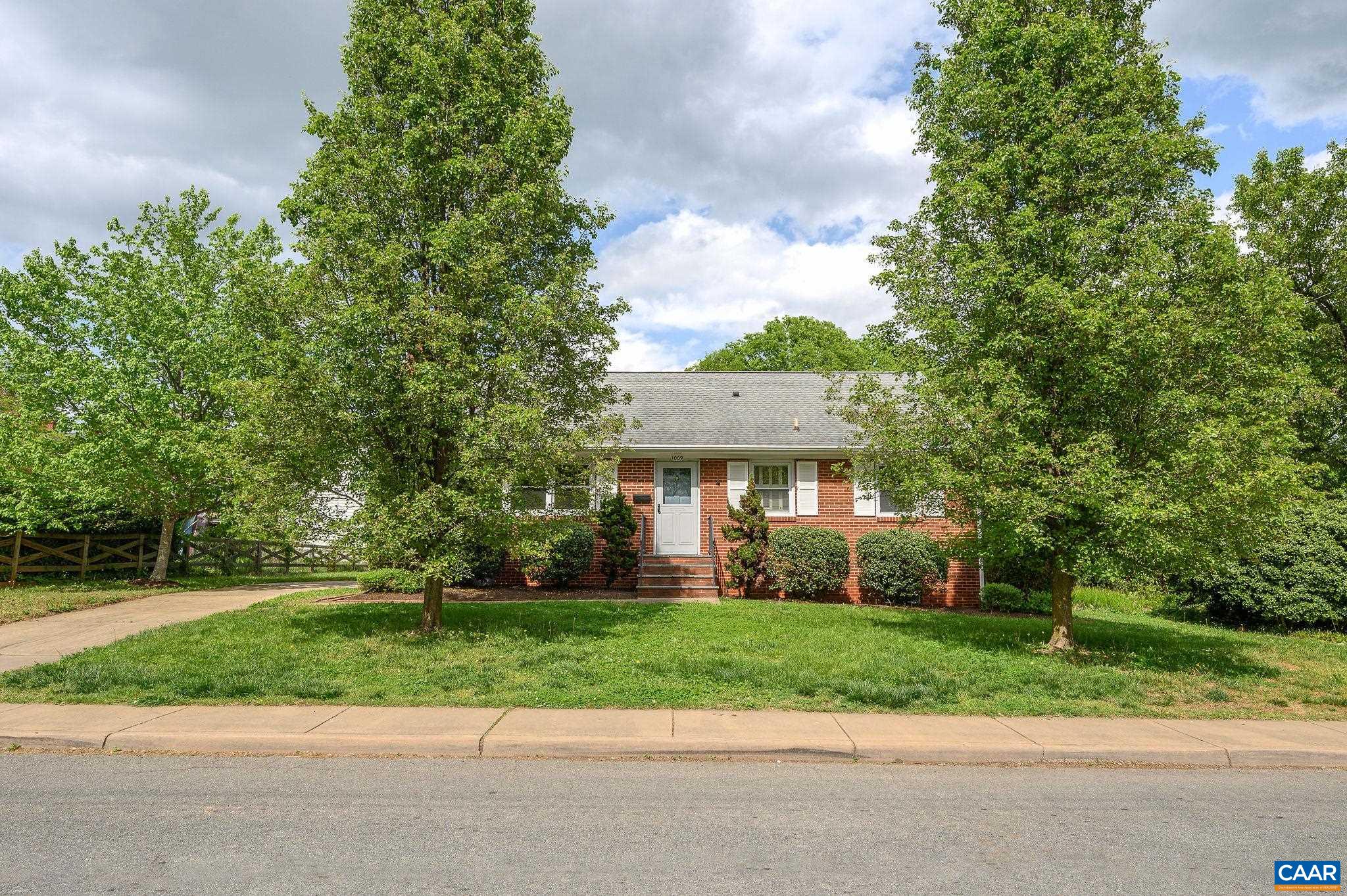 1009 CALHOUN ST