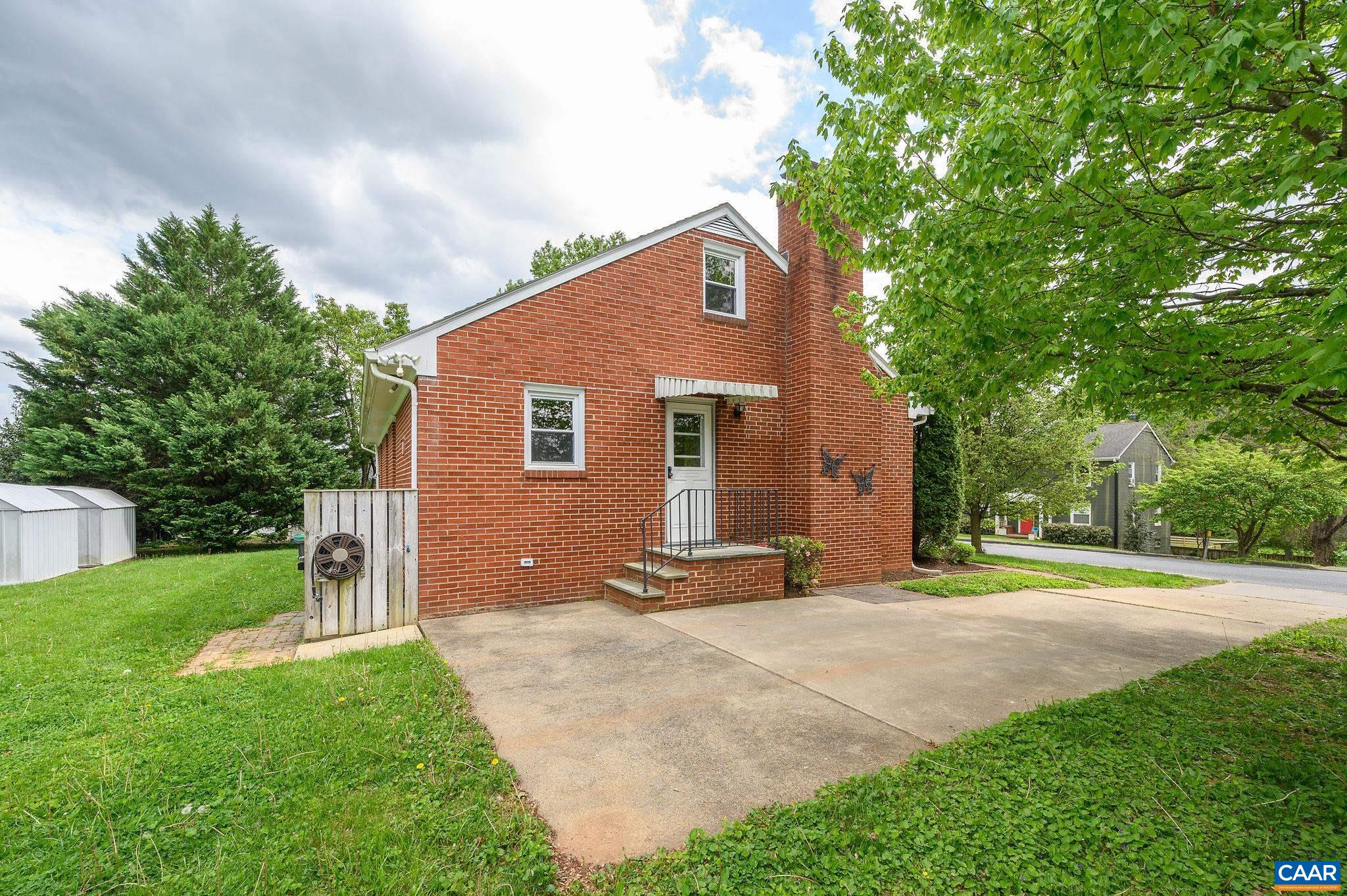 1009 CALHOUN ST