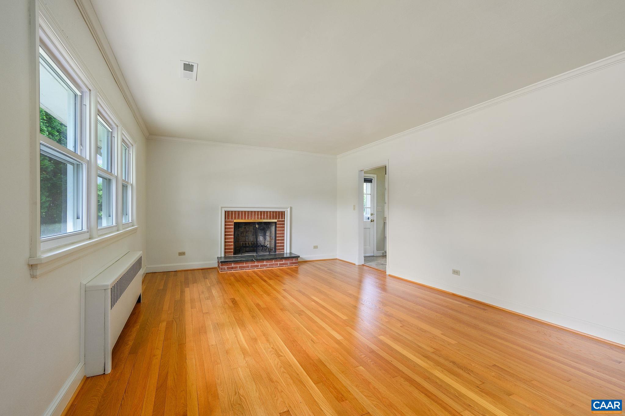 1009 CALHOUN ST