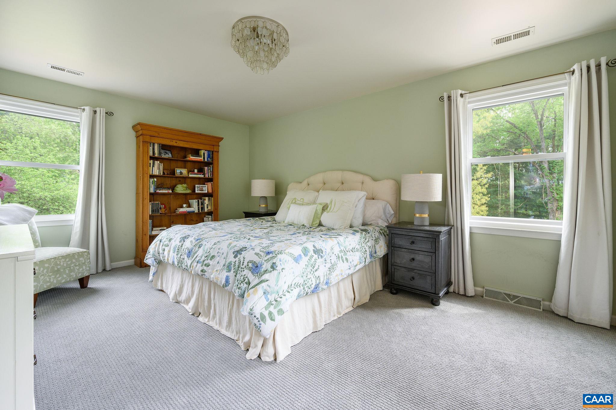 2432 HOLKHAM DR