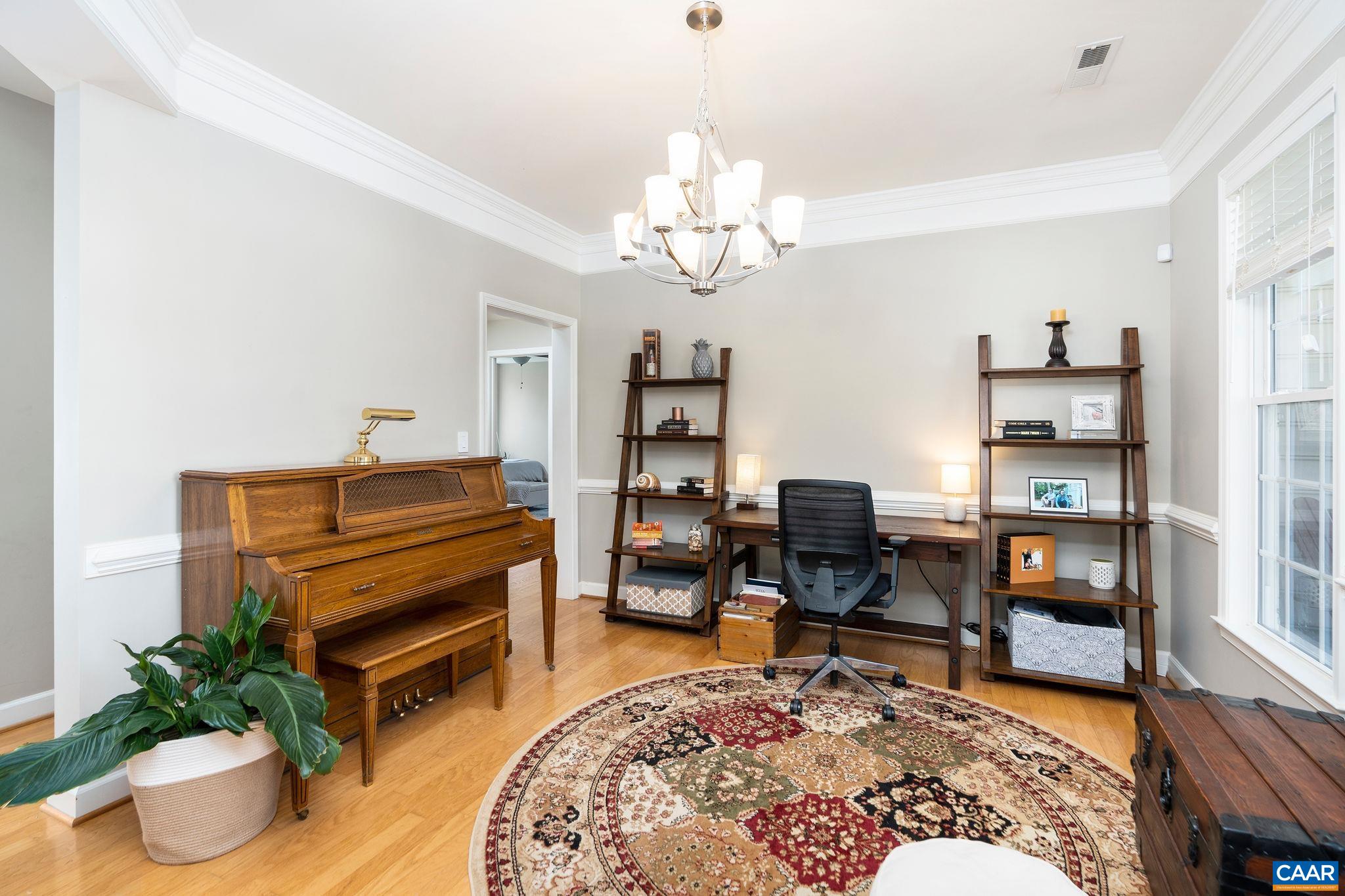 2211 AMBROSE WAY