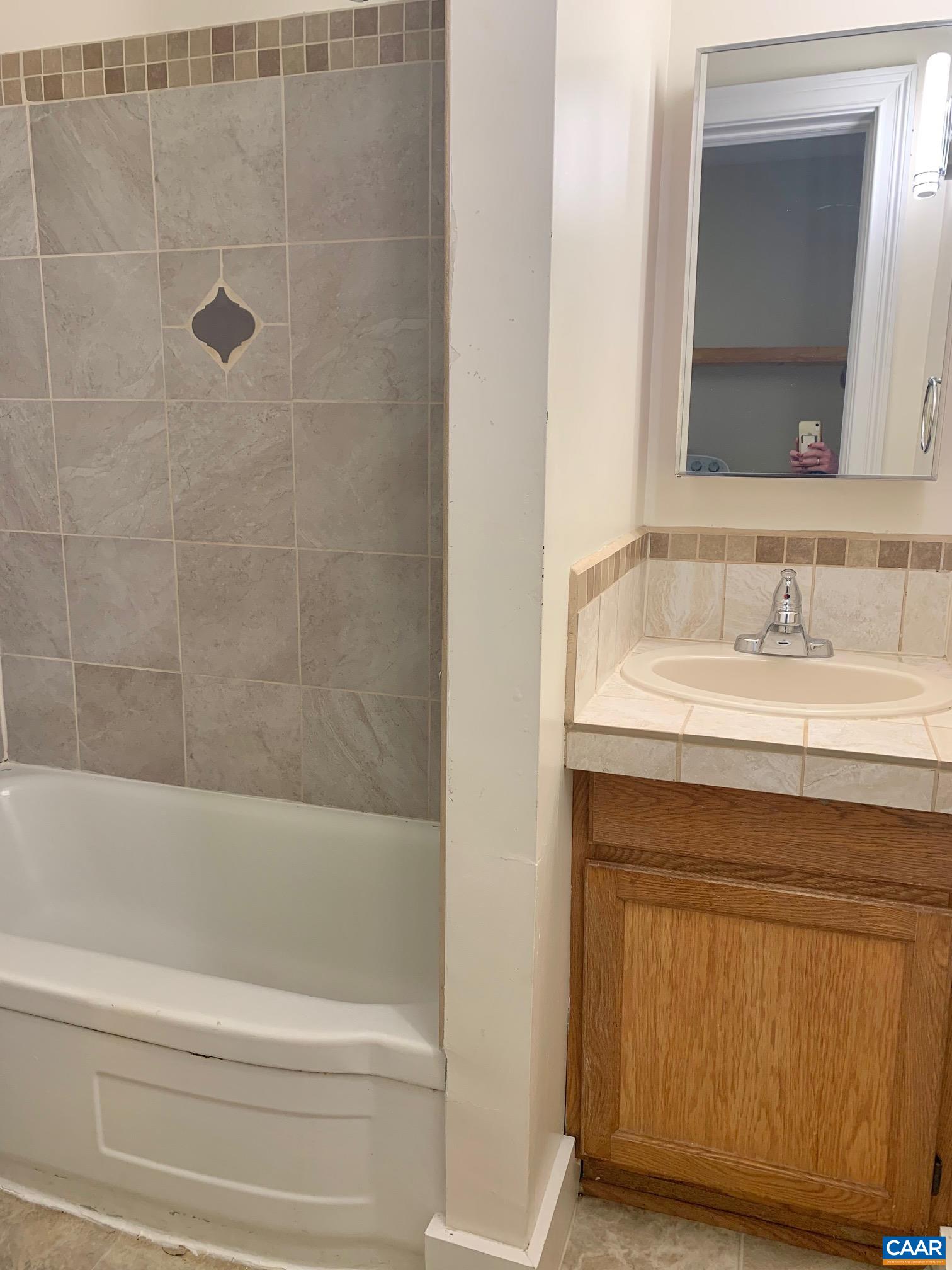 712 MONTICELLO AVE Unit: B