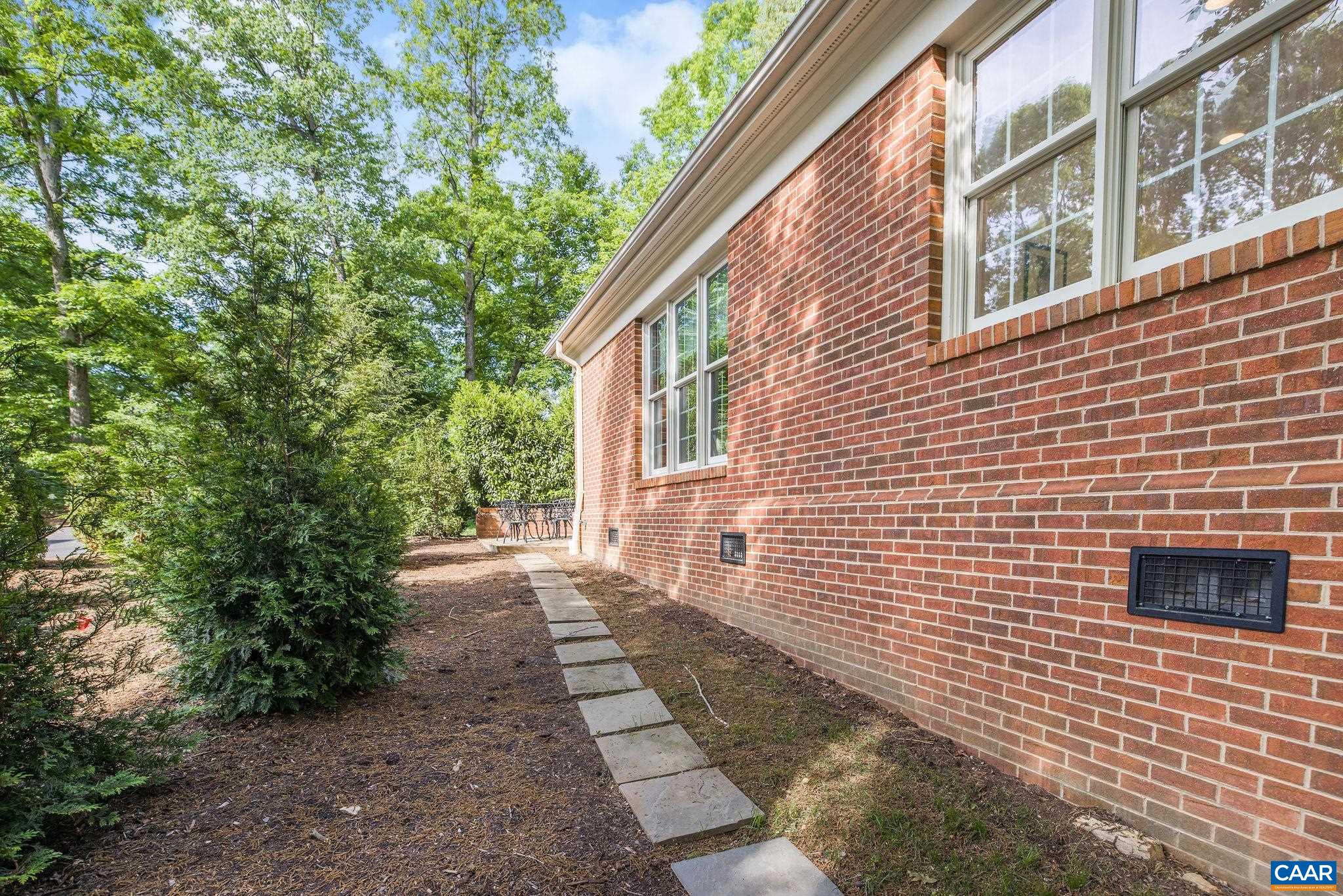 1534 KINROSS LN