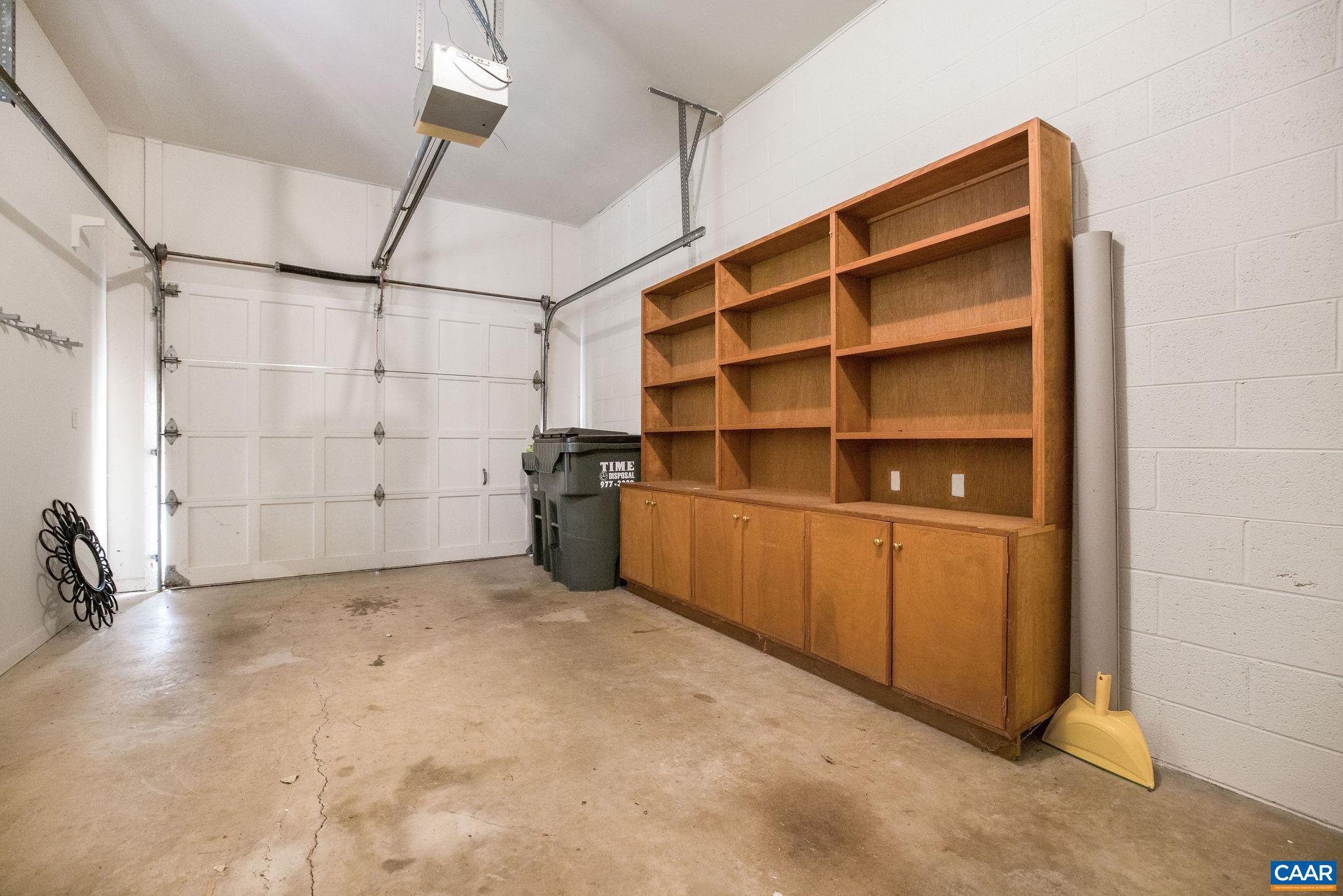 542 WORTHINGTON DR