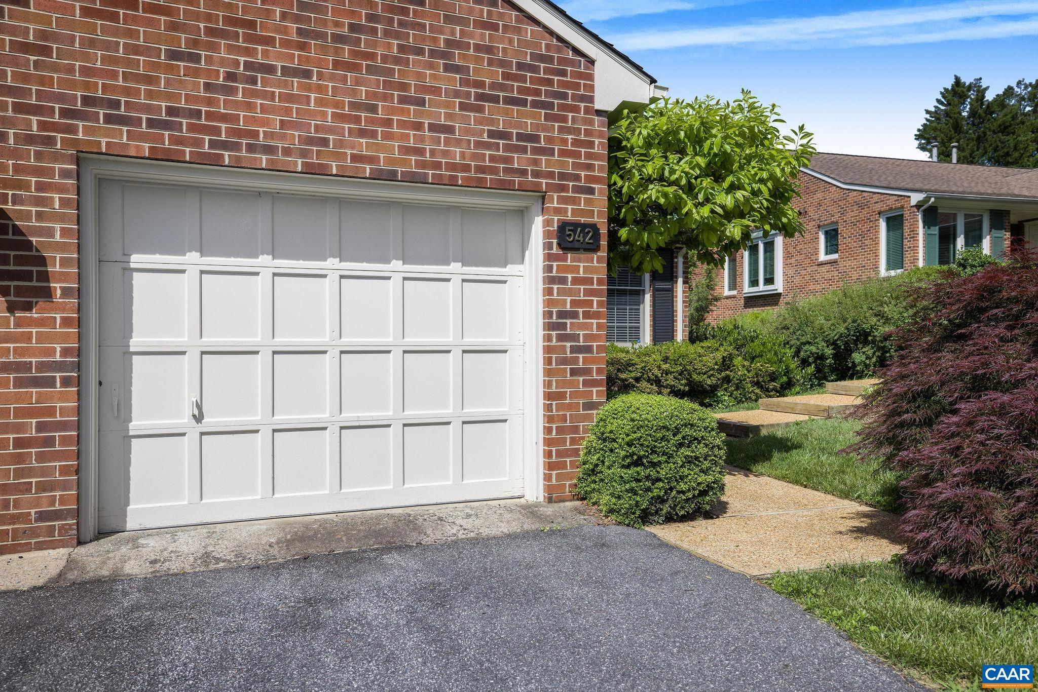 542 WORTHINGTON DR