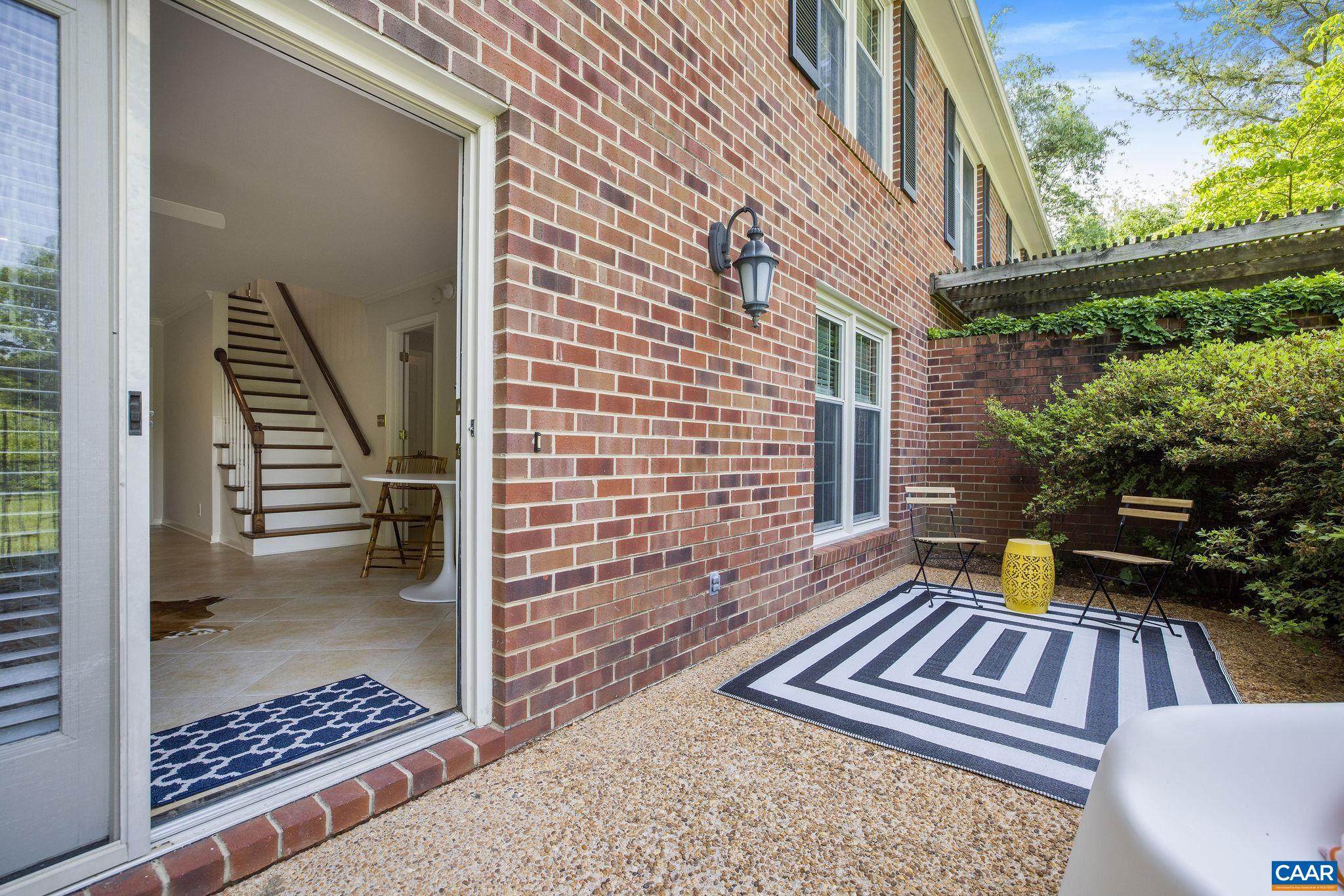 542 WORTHINGTON DR