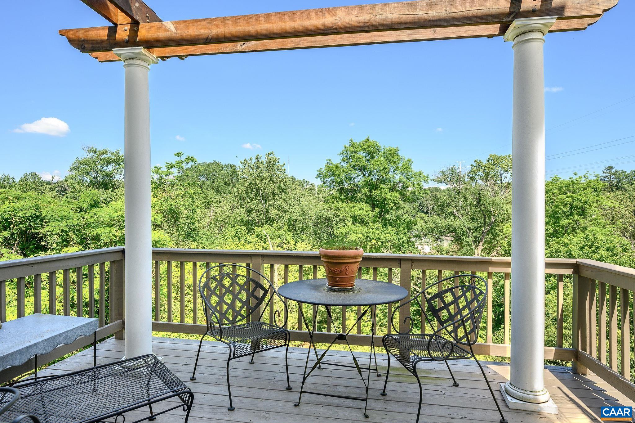 1115 SAINT CHARLES CT