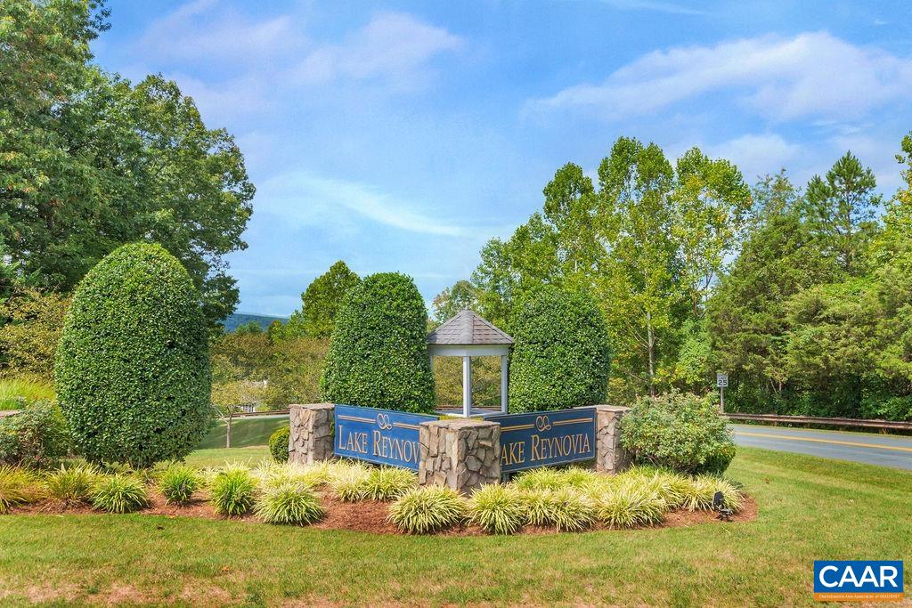 196 BUTTERCUP LN