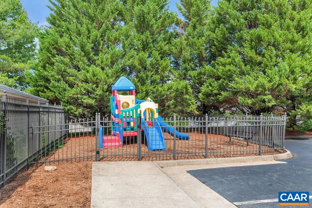 196 BUTTERCUP LN