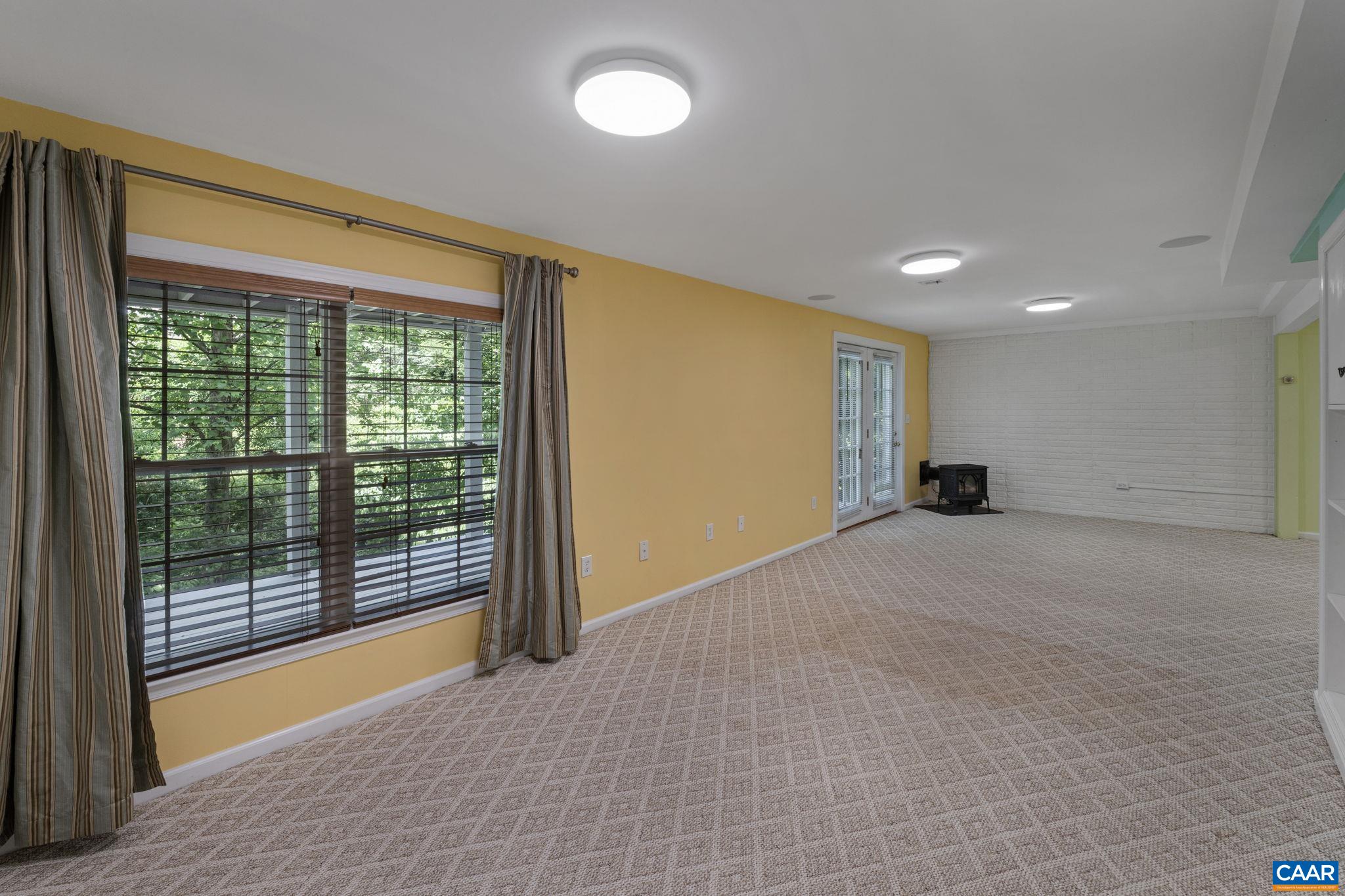196 BUTTERCUP LN