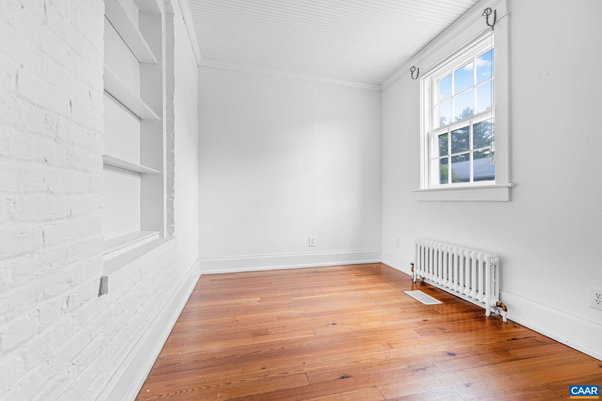 1604 GRADY AVE