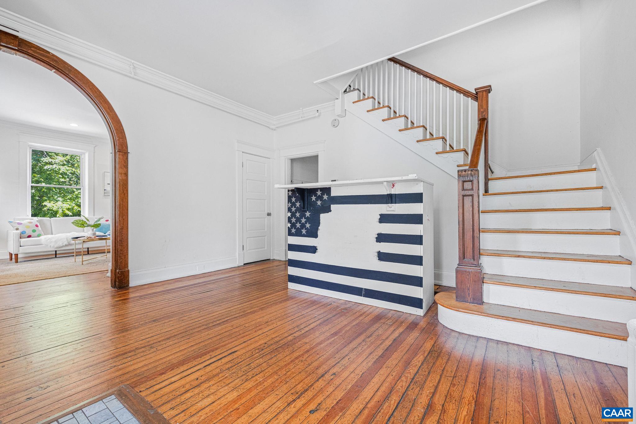 1604 GRADY AVE