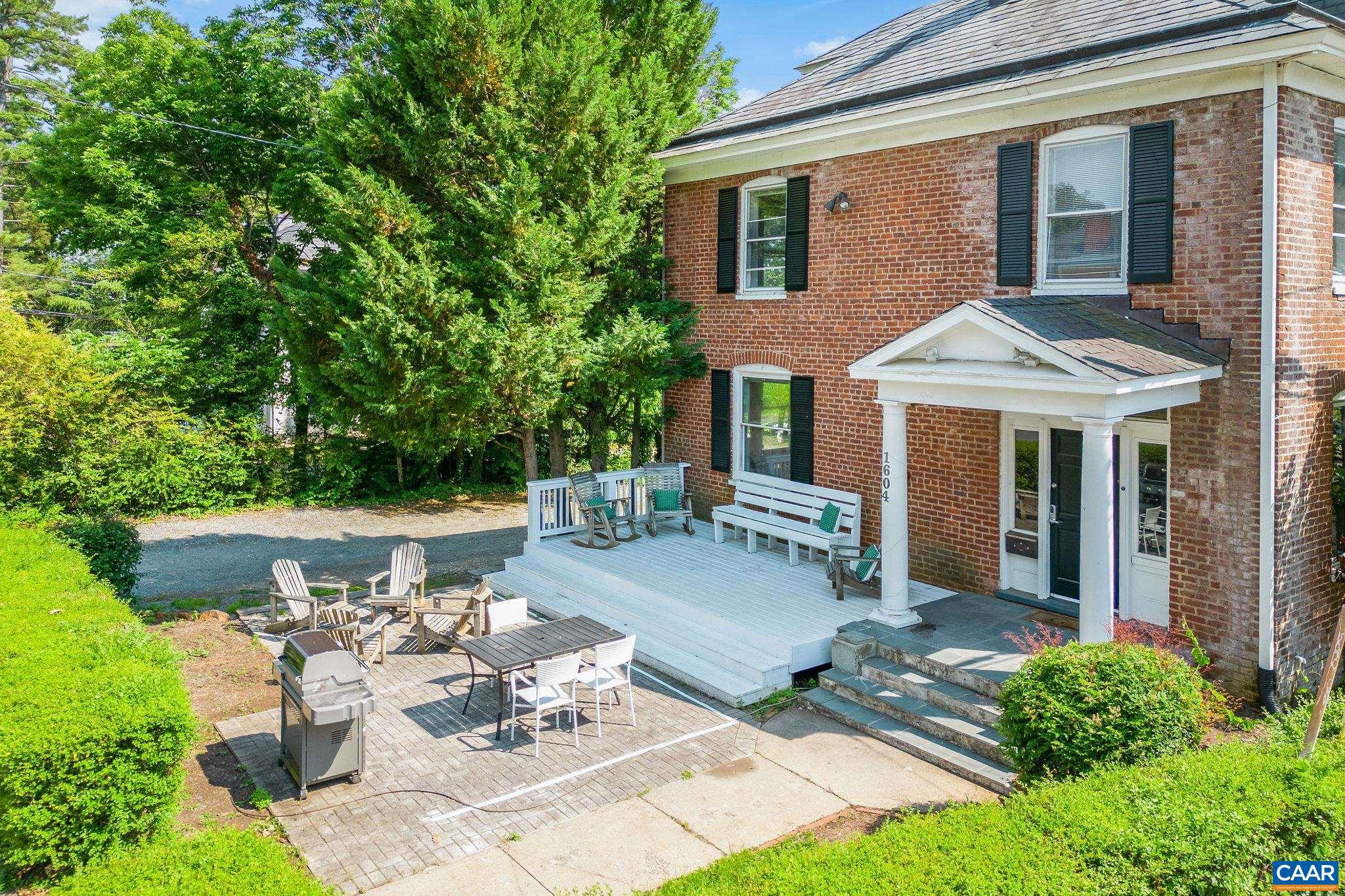 1604 GRADY AVE