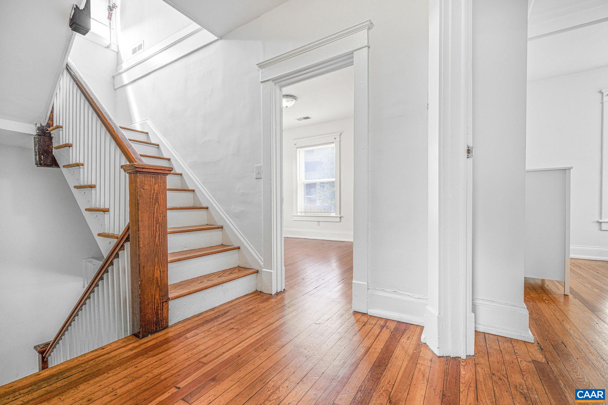 1604 GRADY AVE