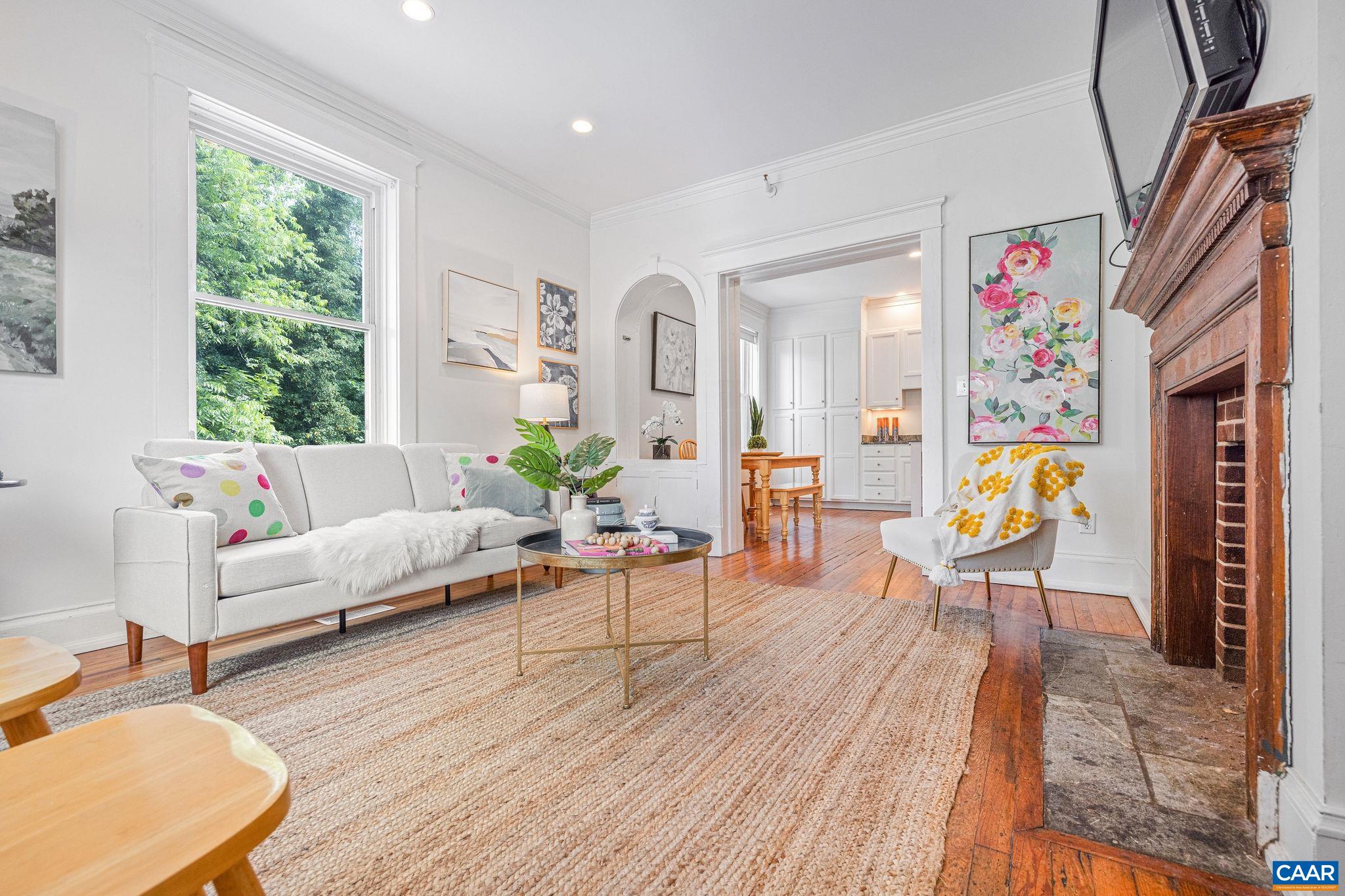 1604 GRADY AVE