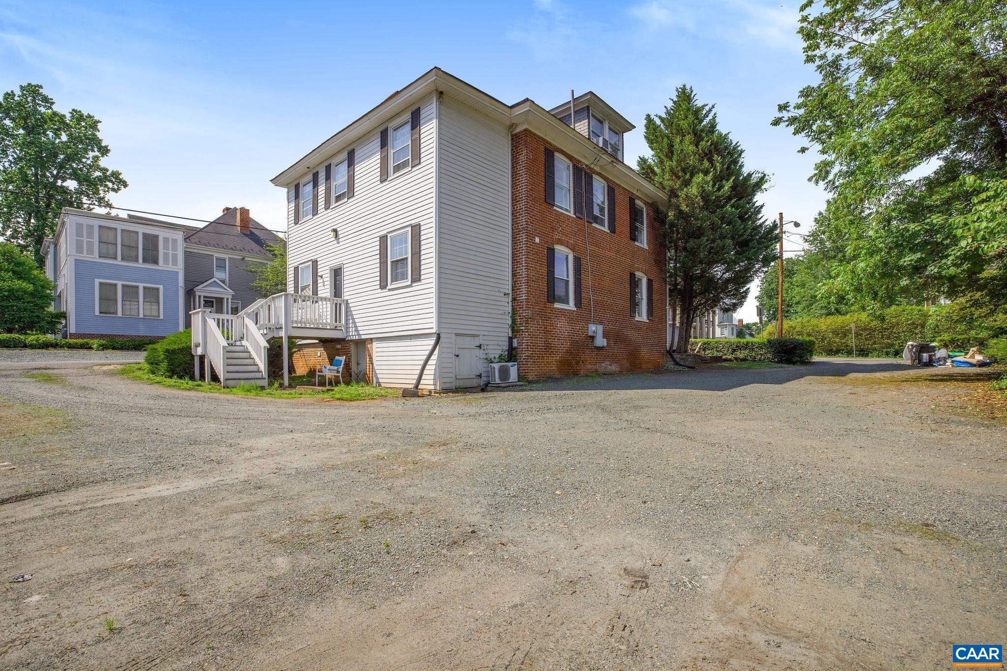 1604 GRADY AVE