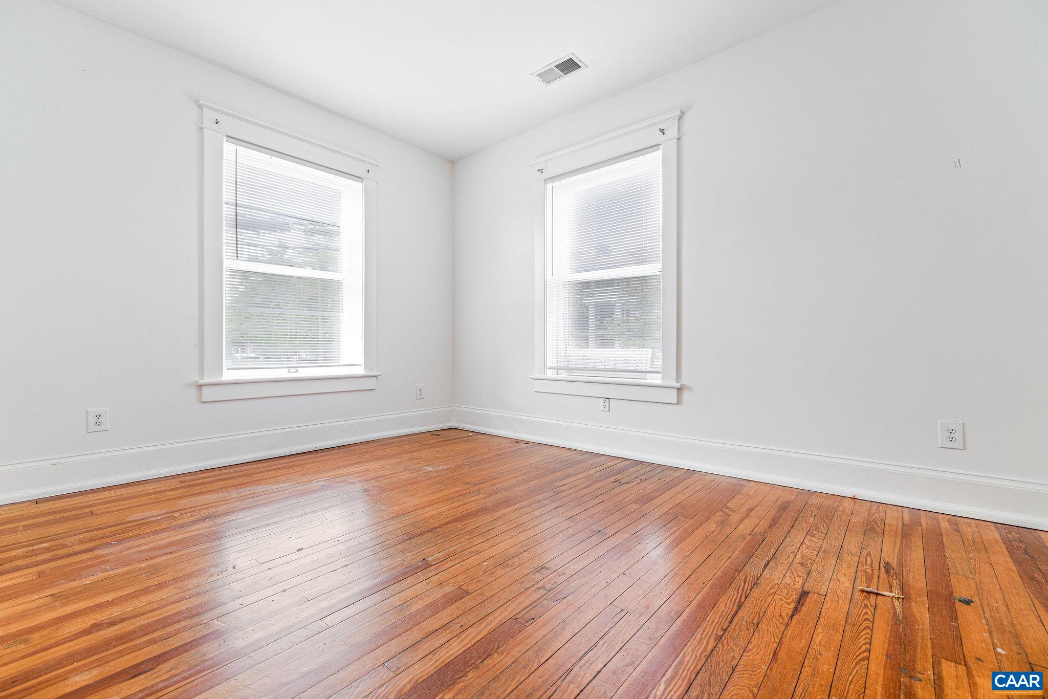 1604 GRADY AVE