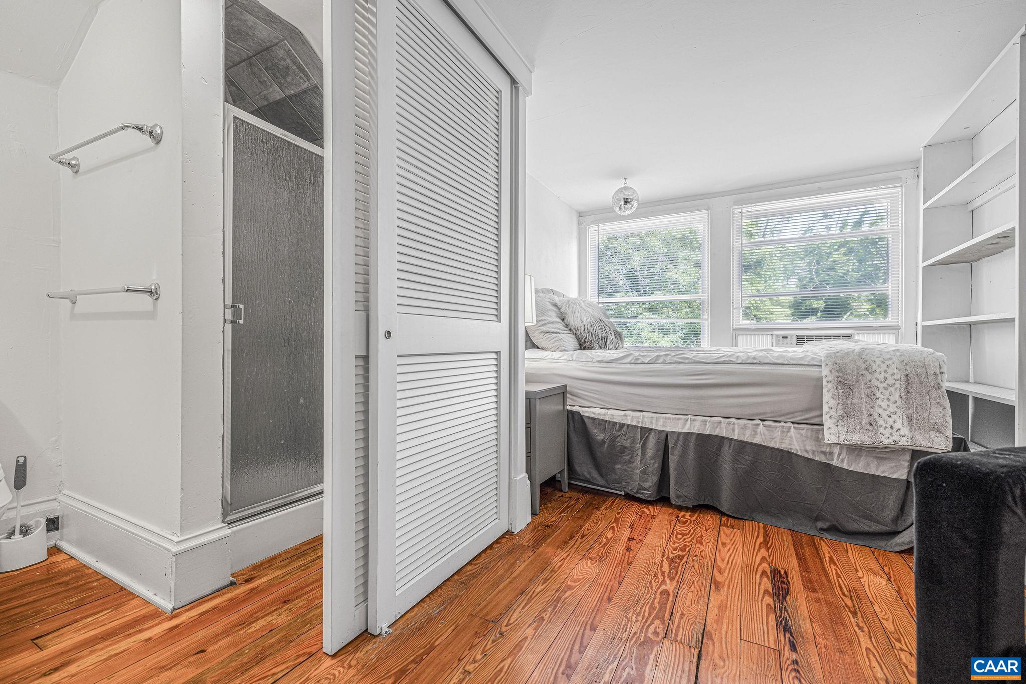 1604 GRADY AVE