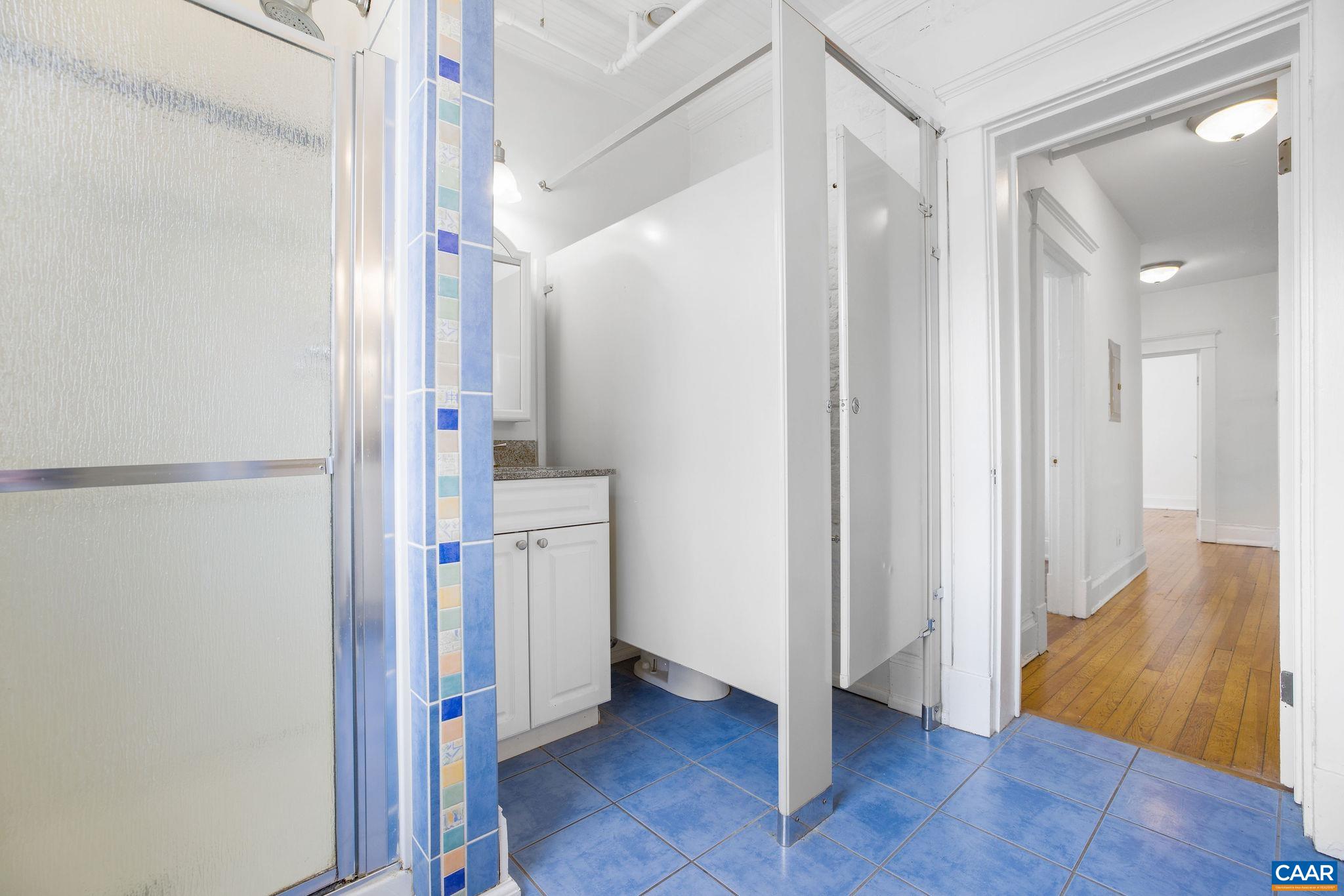 1604 GRADY AVE