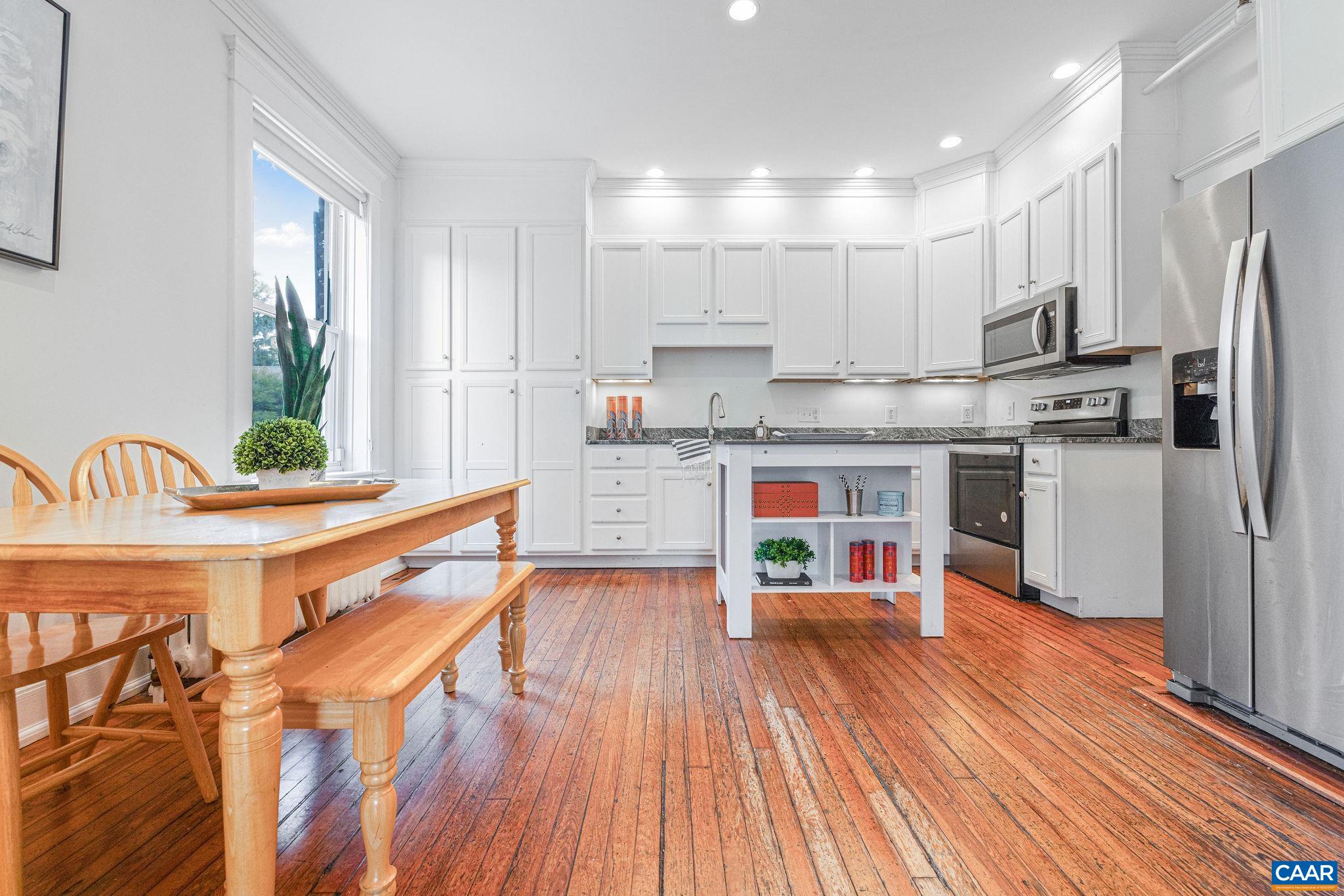 1604 GRADY AVE