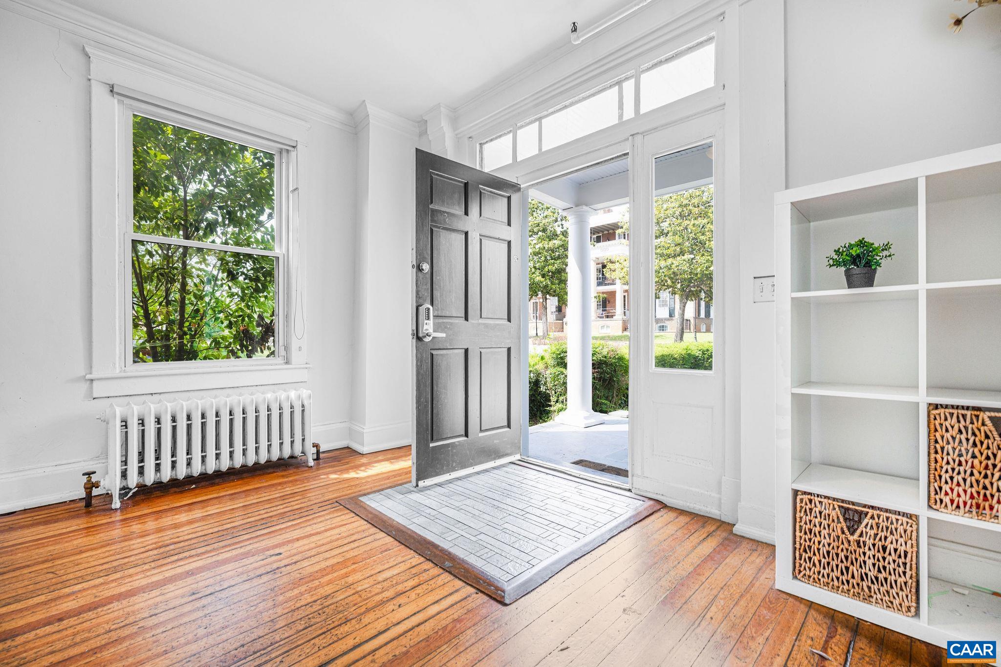1604 GRADY AVE