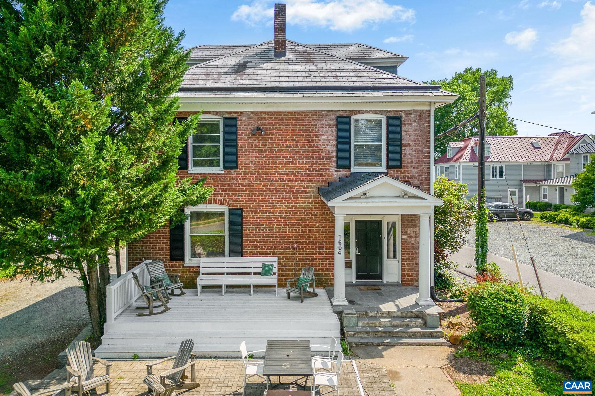 1604 GRADY AVE