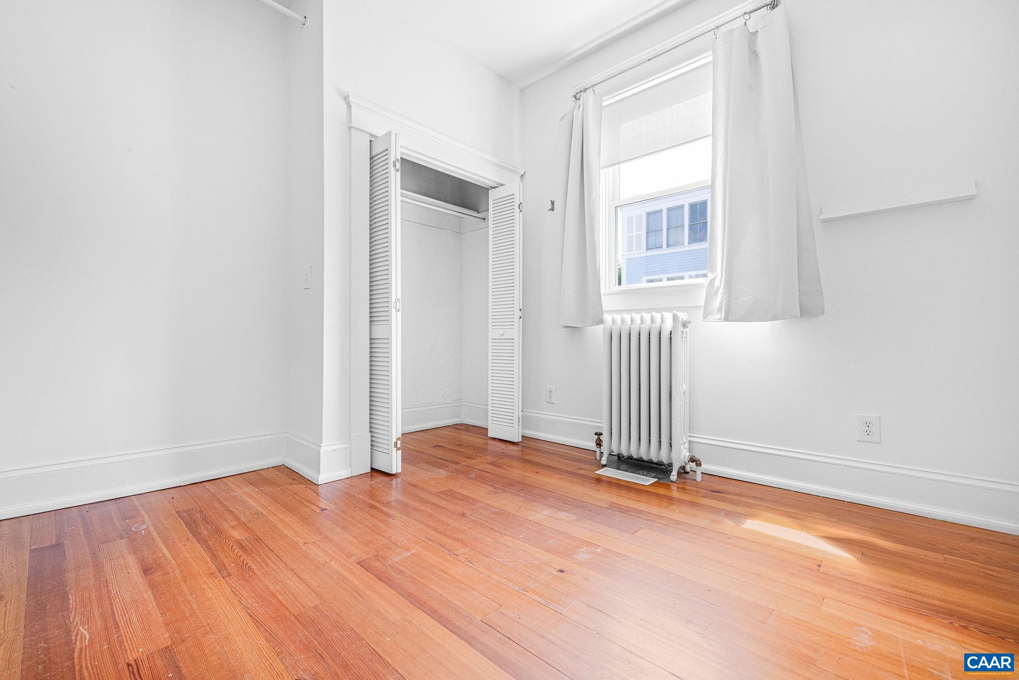 1604 GRADY AVE