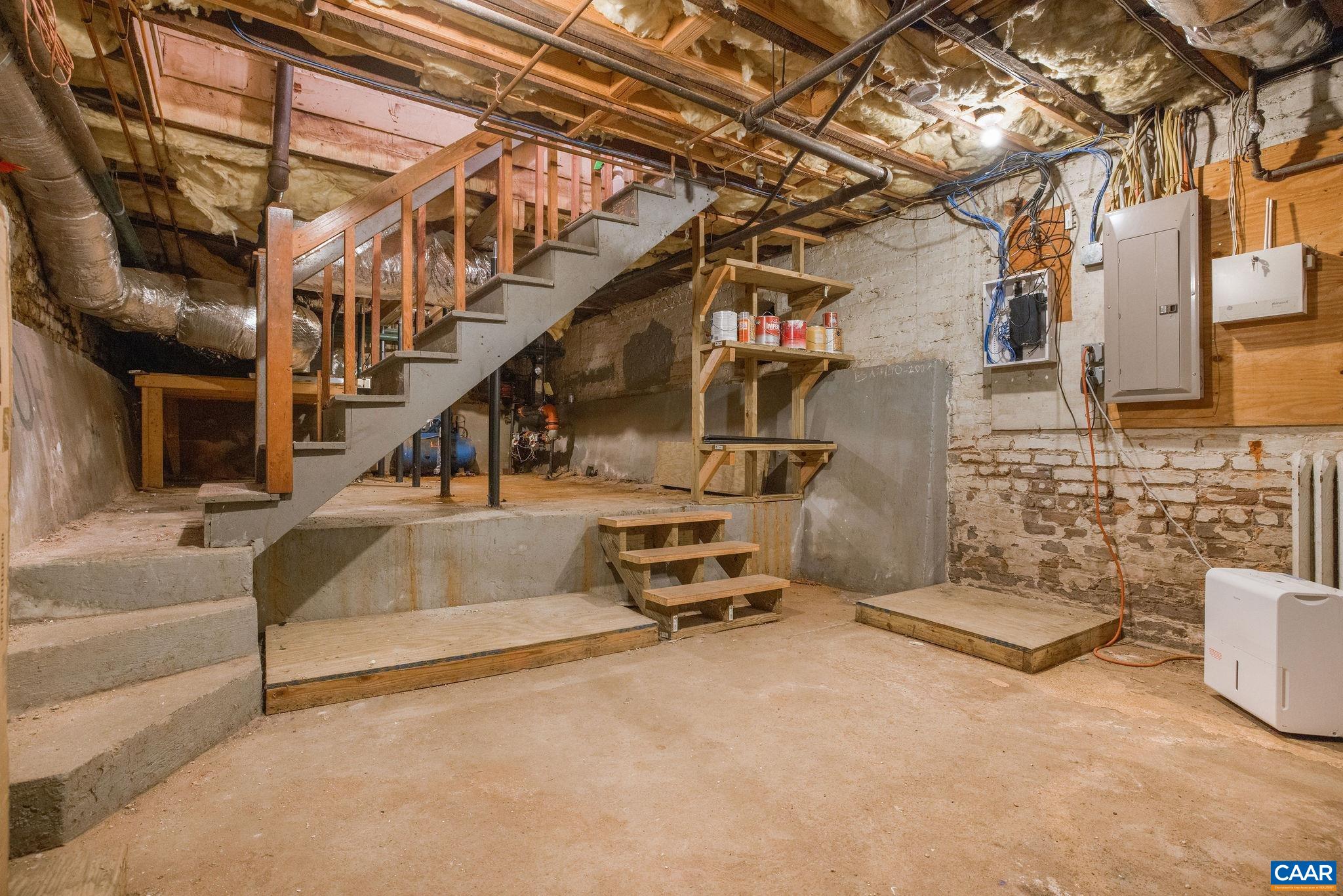 1604 GRADY AVE