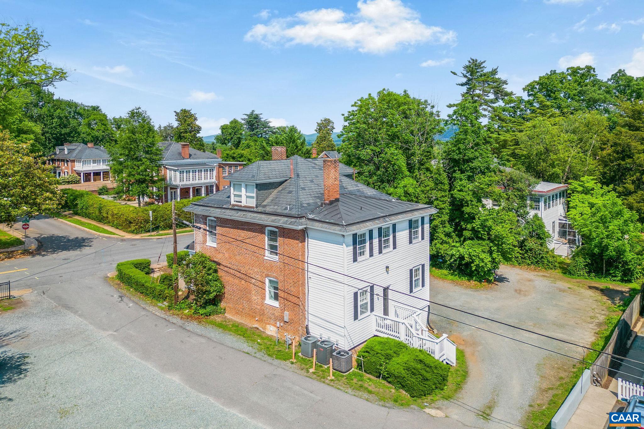 1604 GRADY AVE