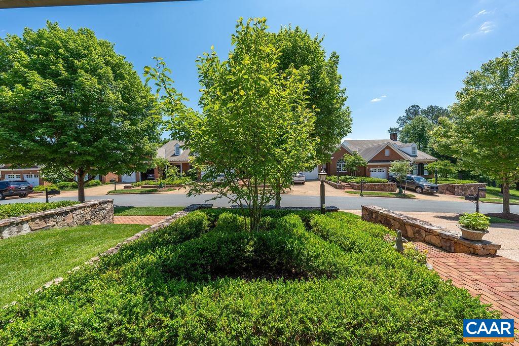 825 COLRIDGE DR