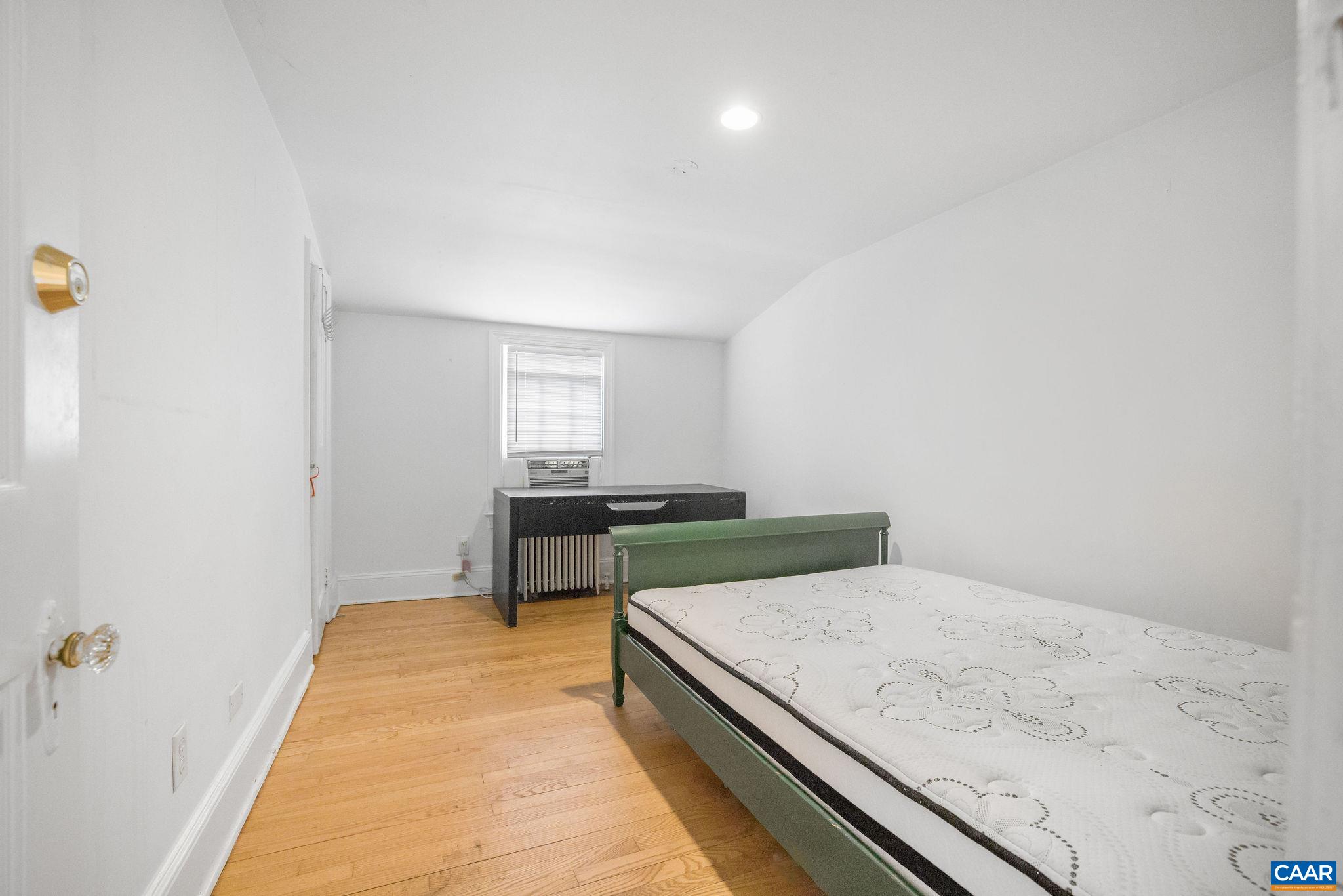 121 SHAMROCK RD