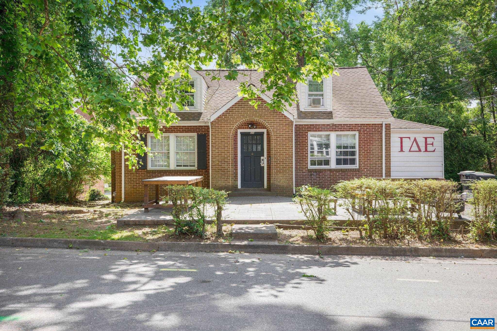 121 SHAMROCK RD
