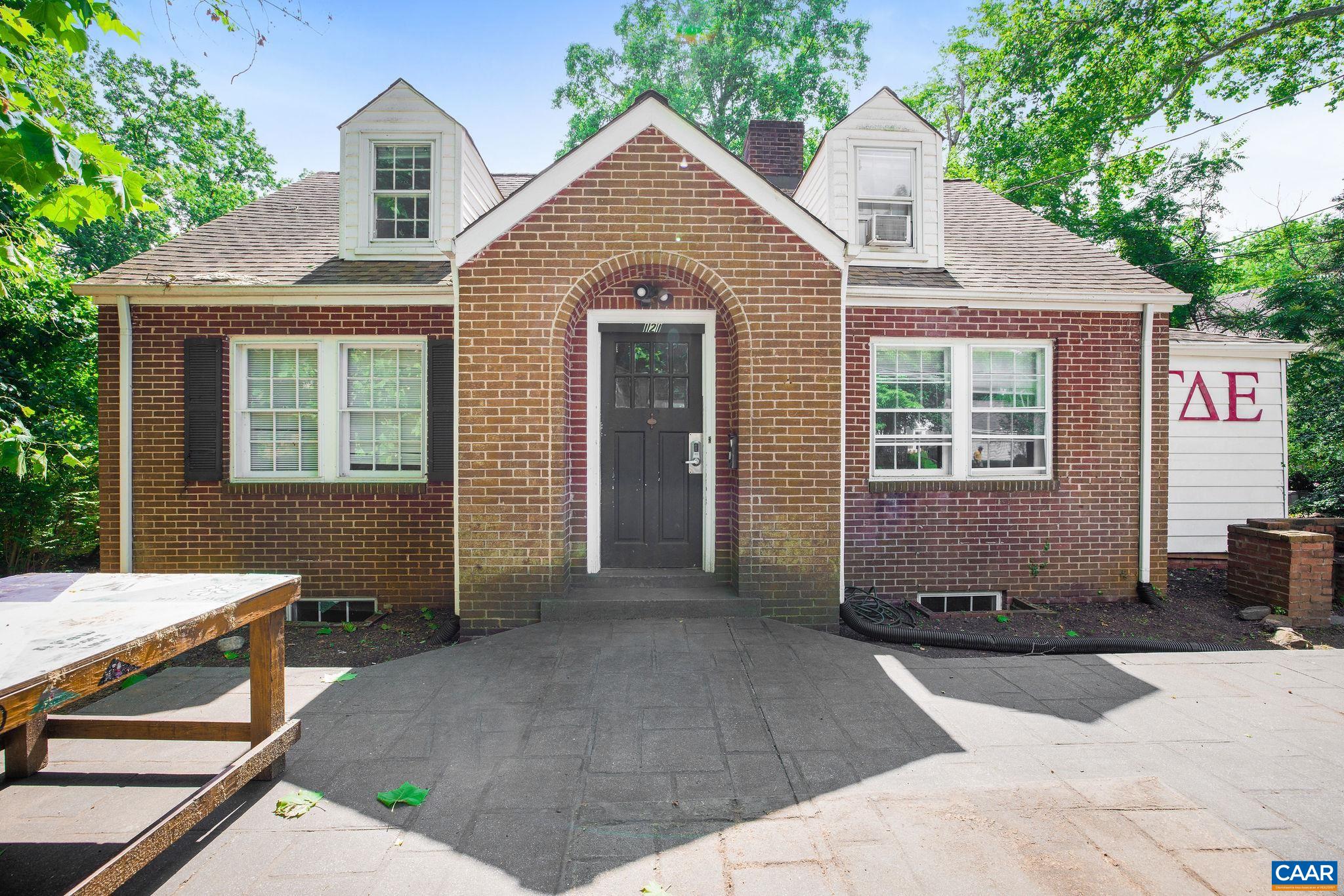 121 SHAMROCK RD