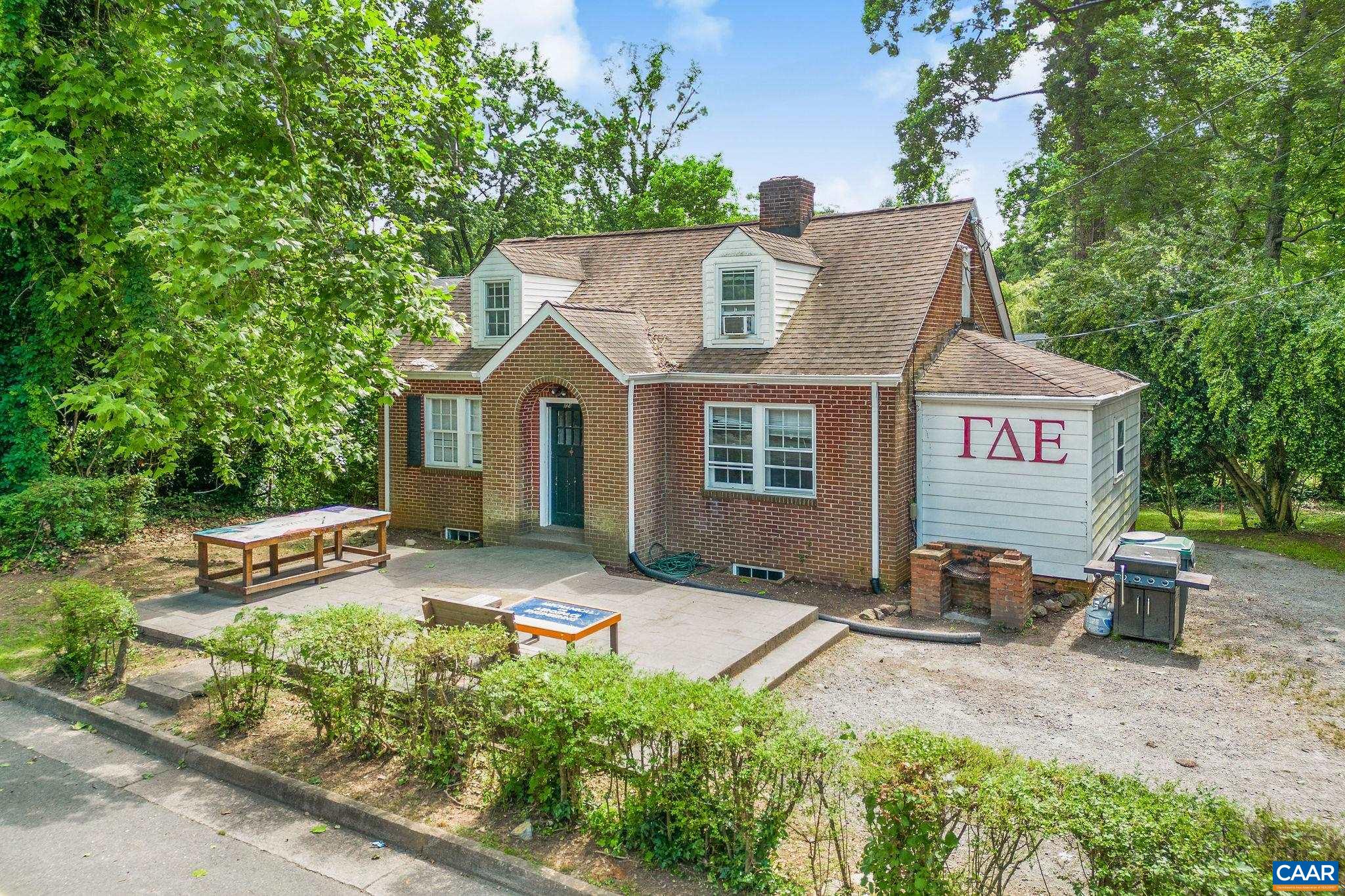 121 SHAMROCK RD