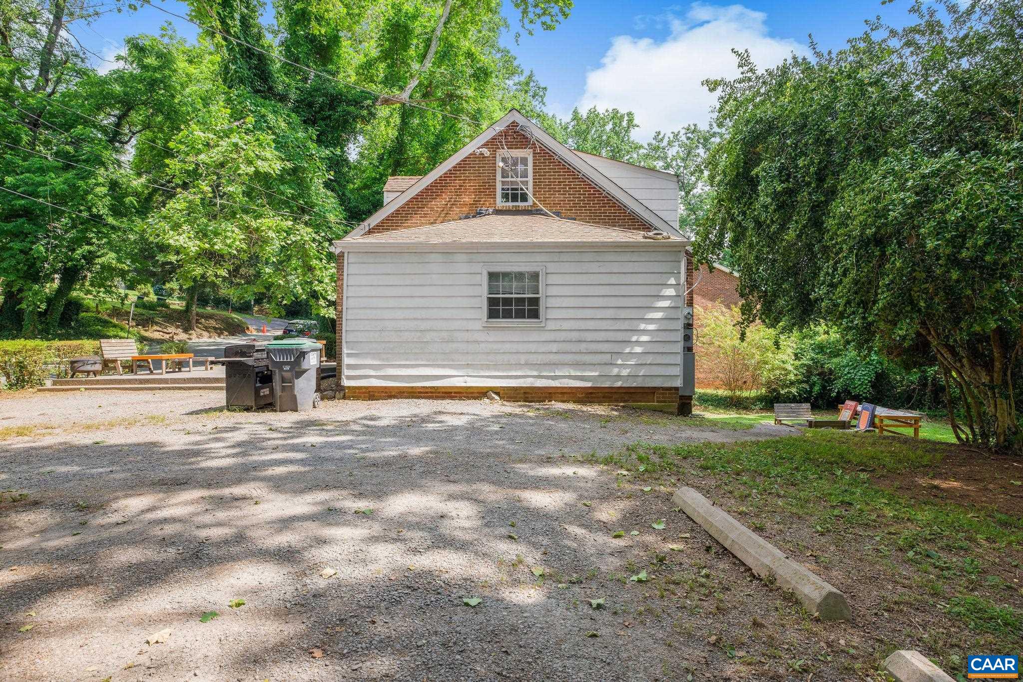 121 SHAMROCK RD