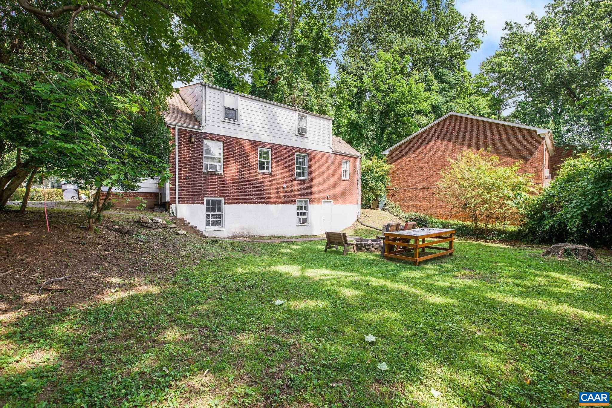 121 SHAMROCK RD