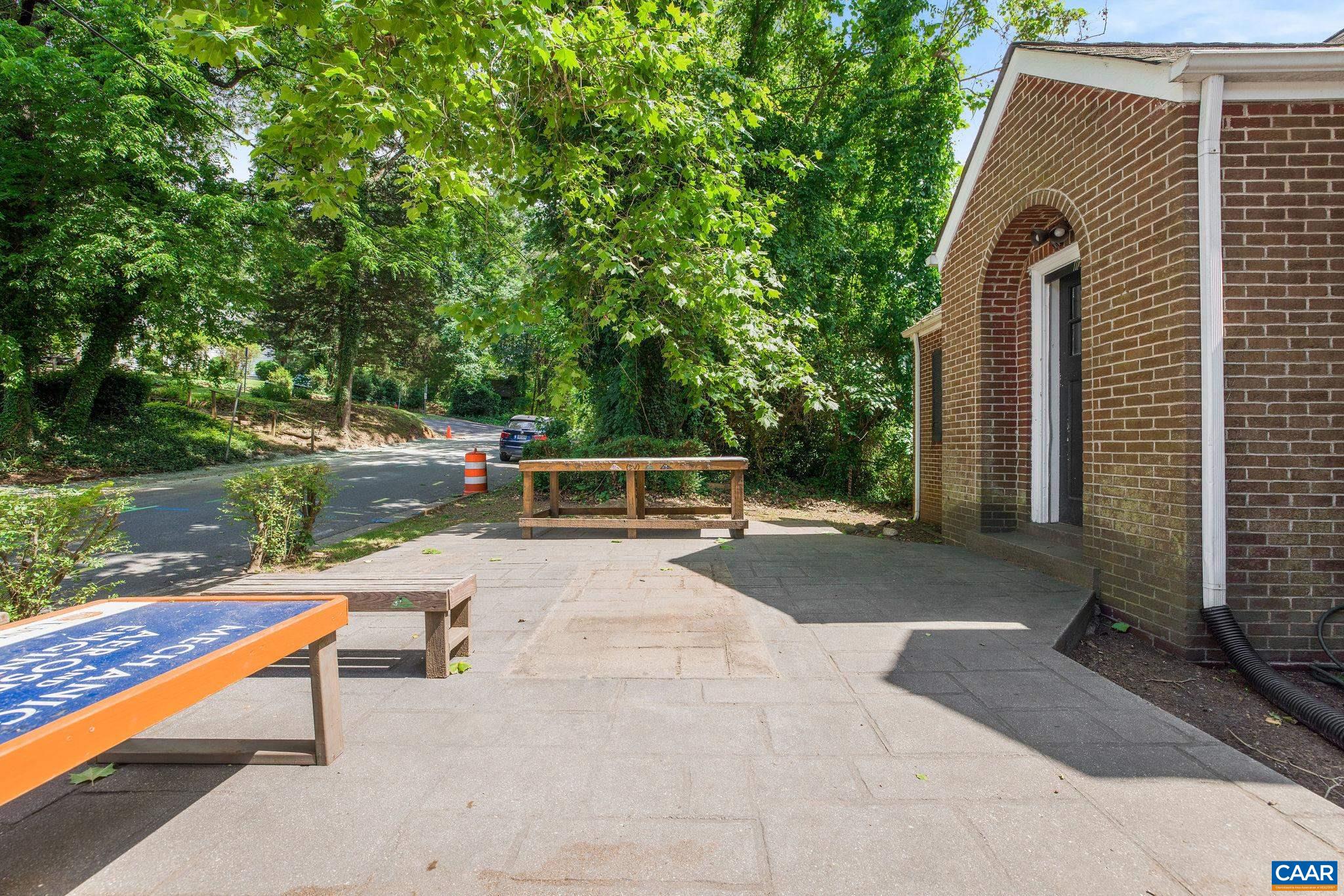 121 SHAMROCK RD