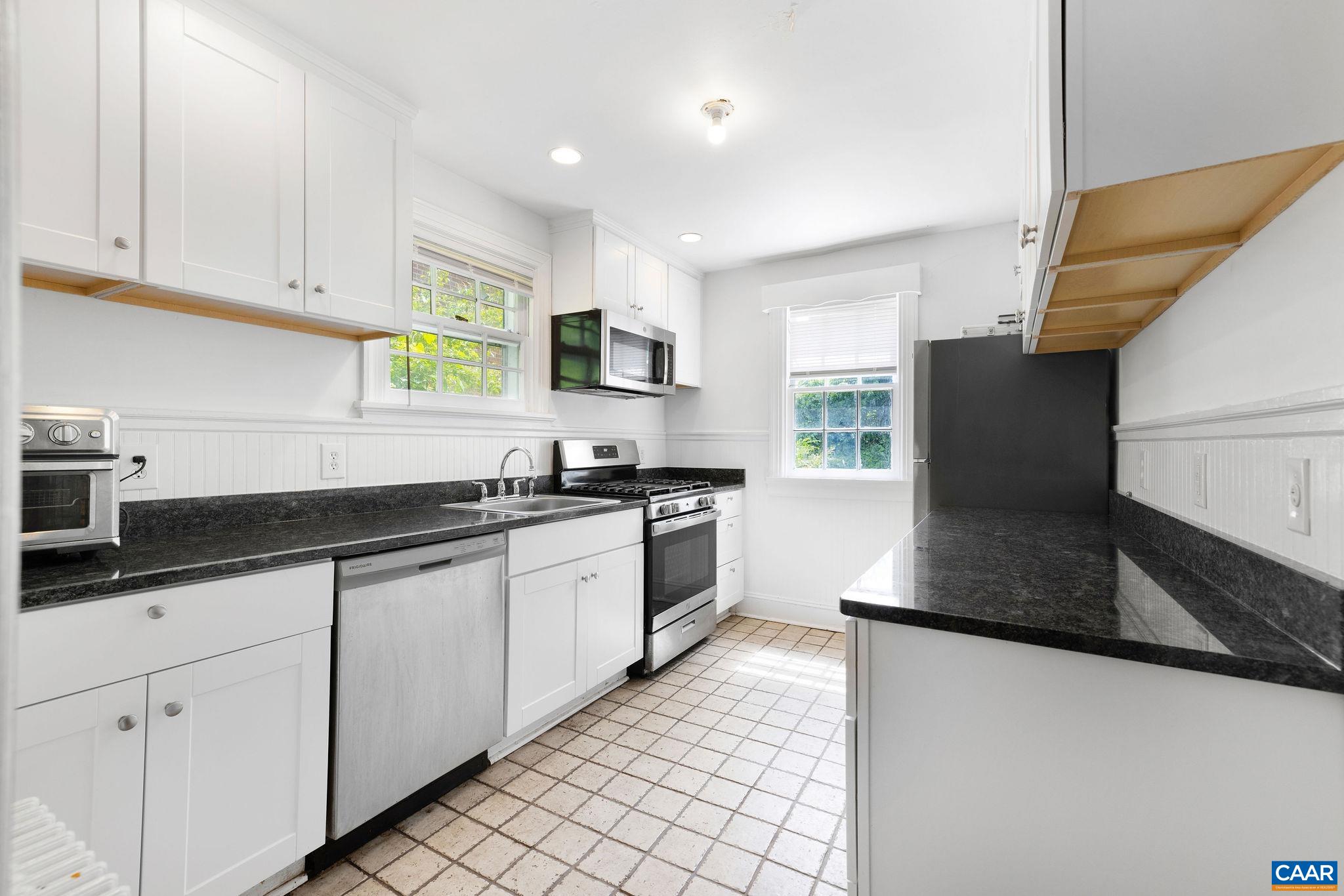 121 SHAMROCK RD