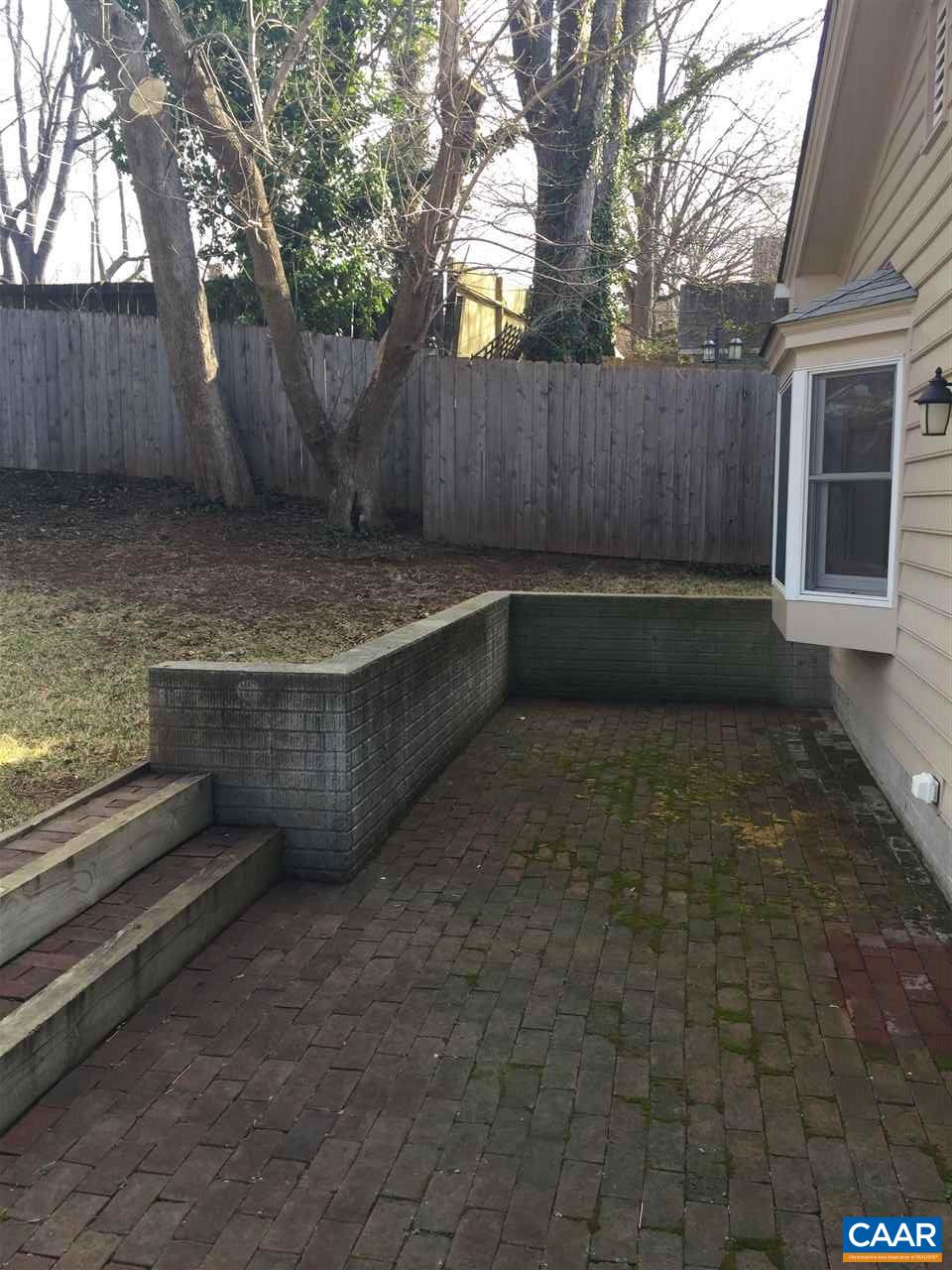 403 HEDGE ST