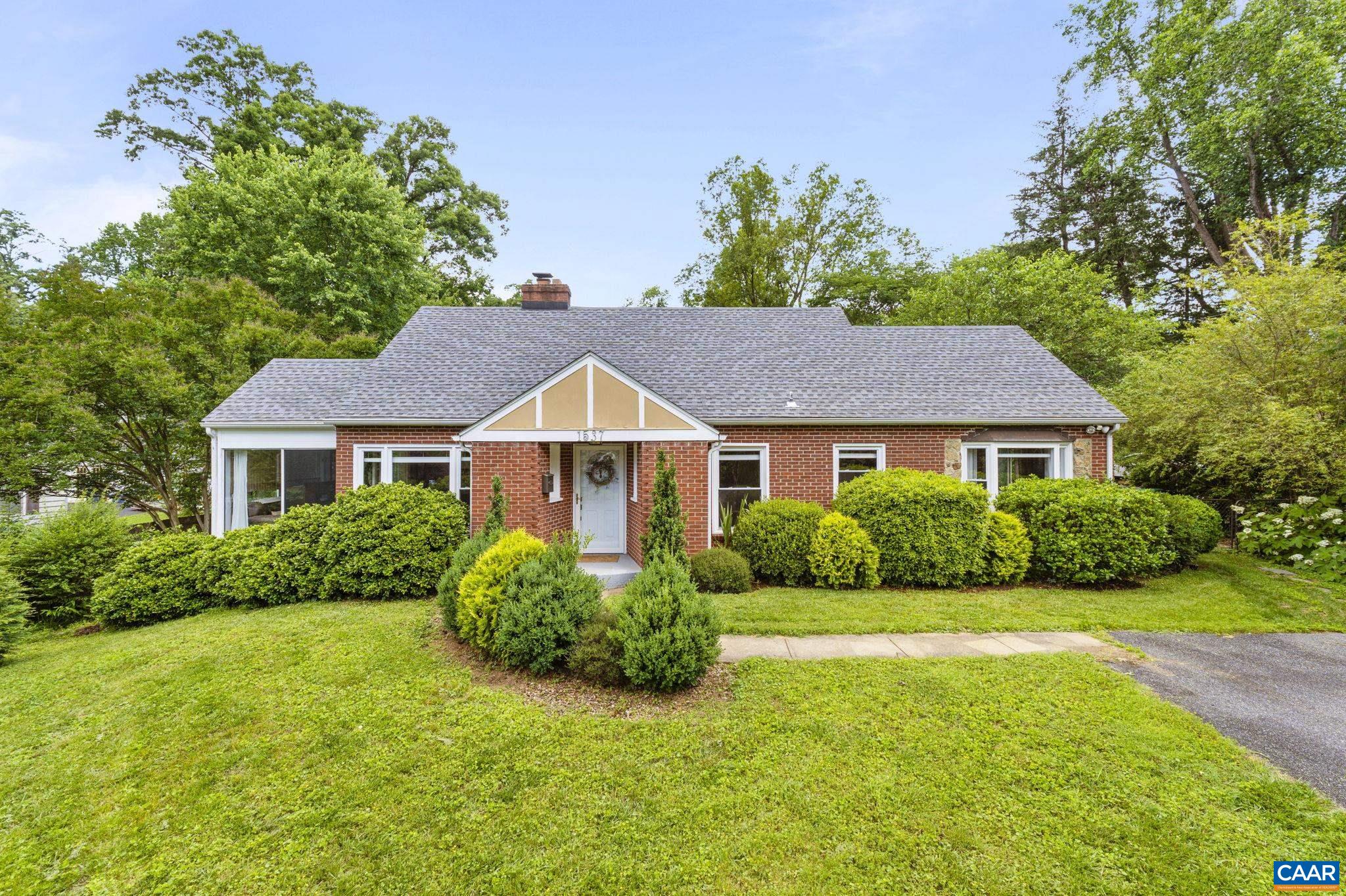 1537 RUGBY AVE