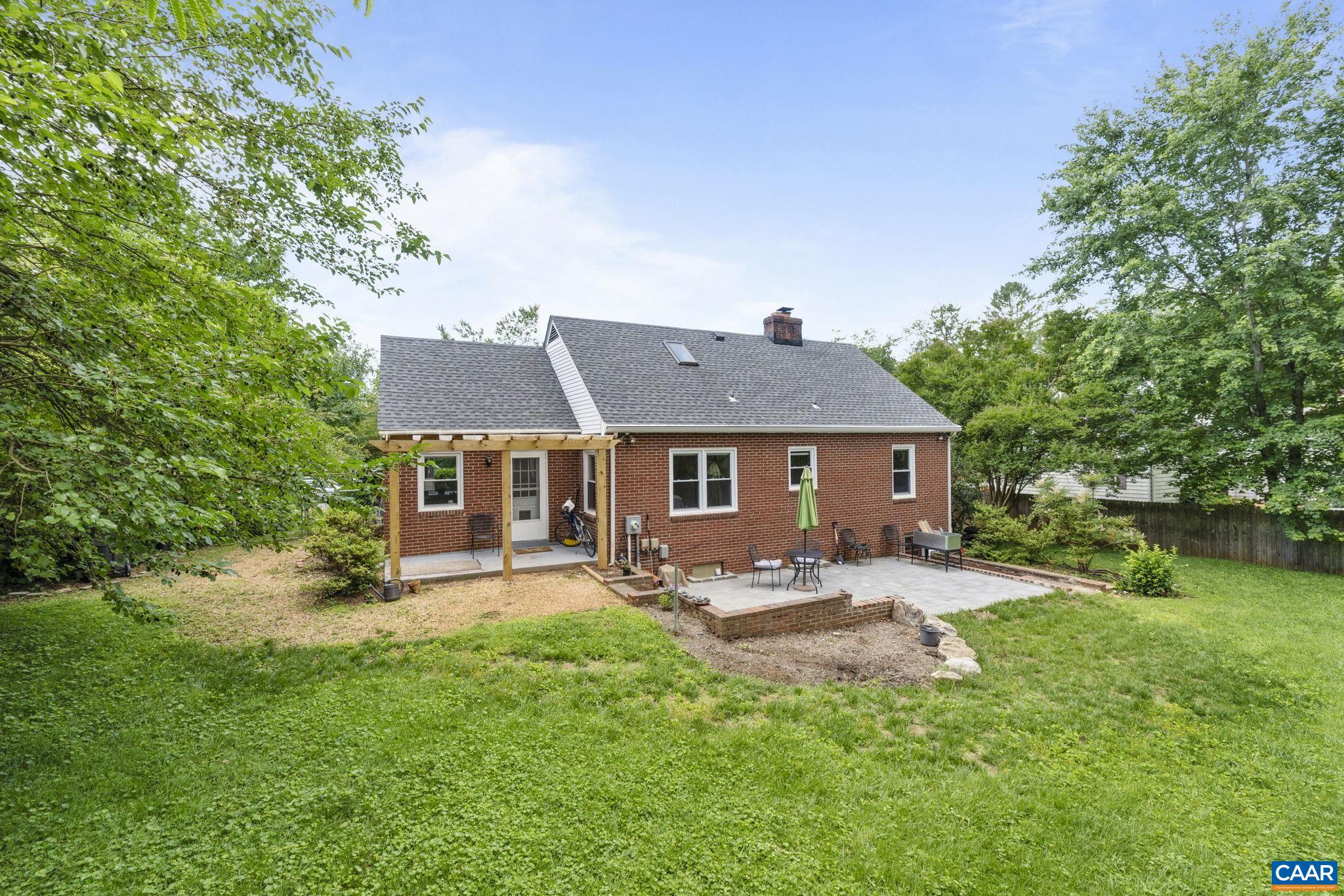 1537 RUGBY AVE