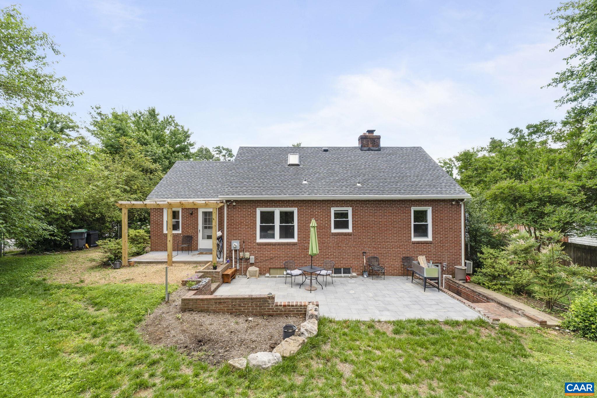 1537 RUGBY AVE