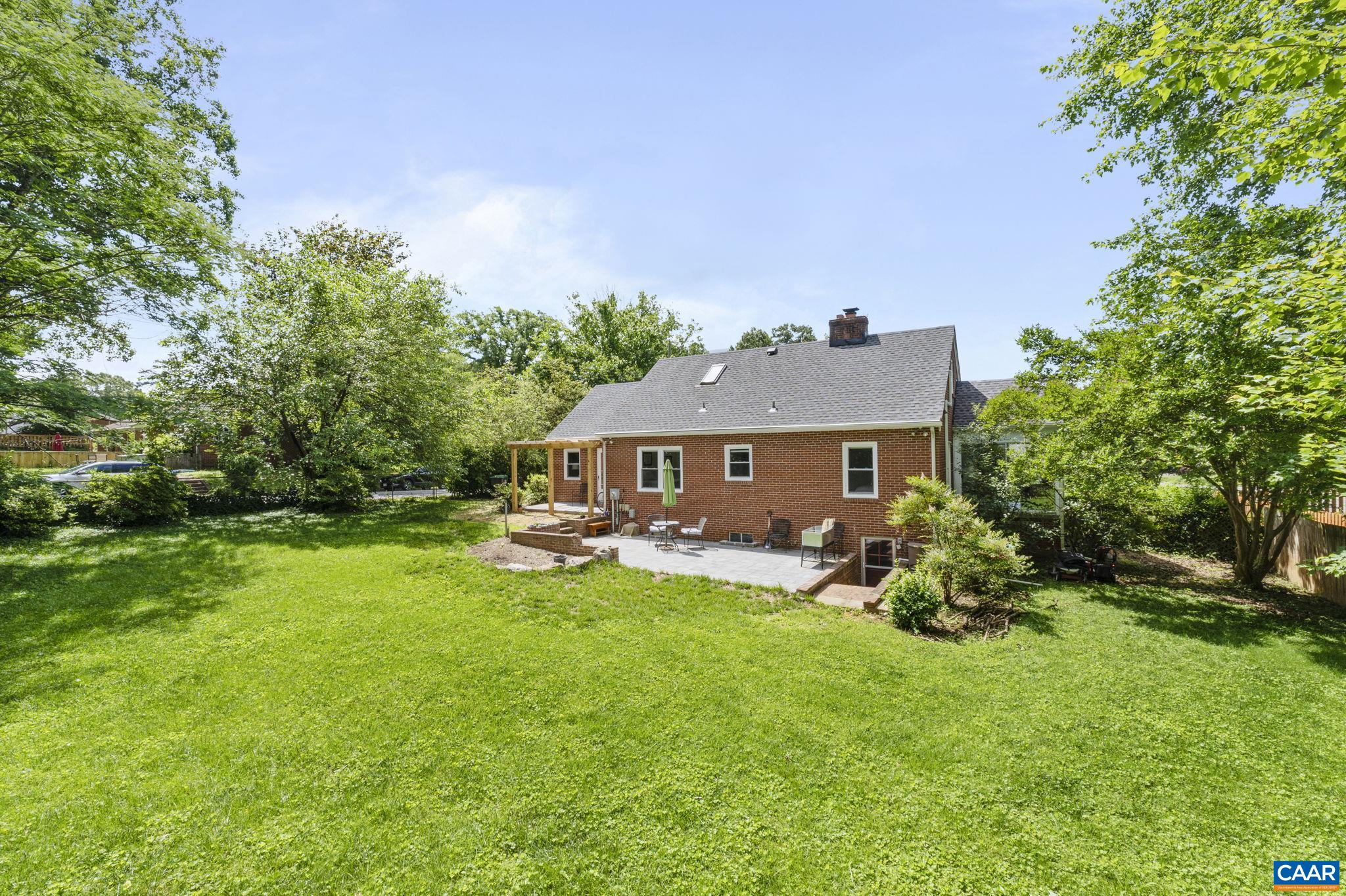 1537 RUGBY AVE