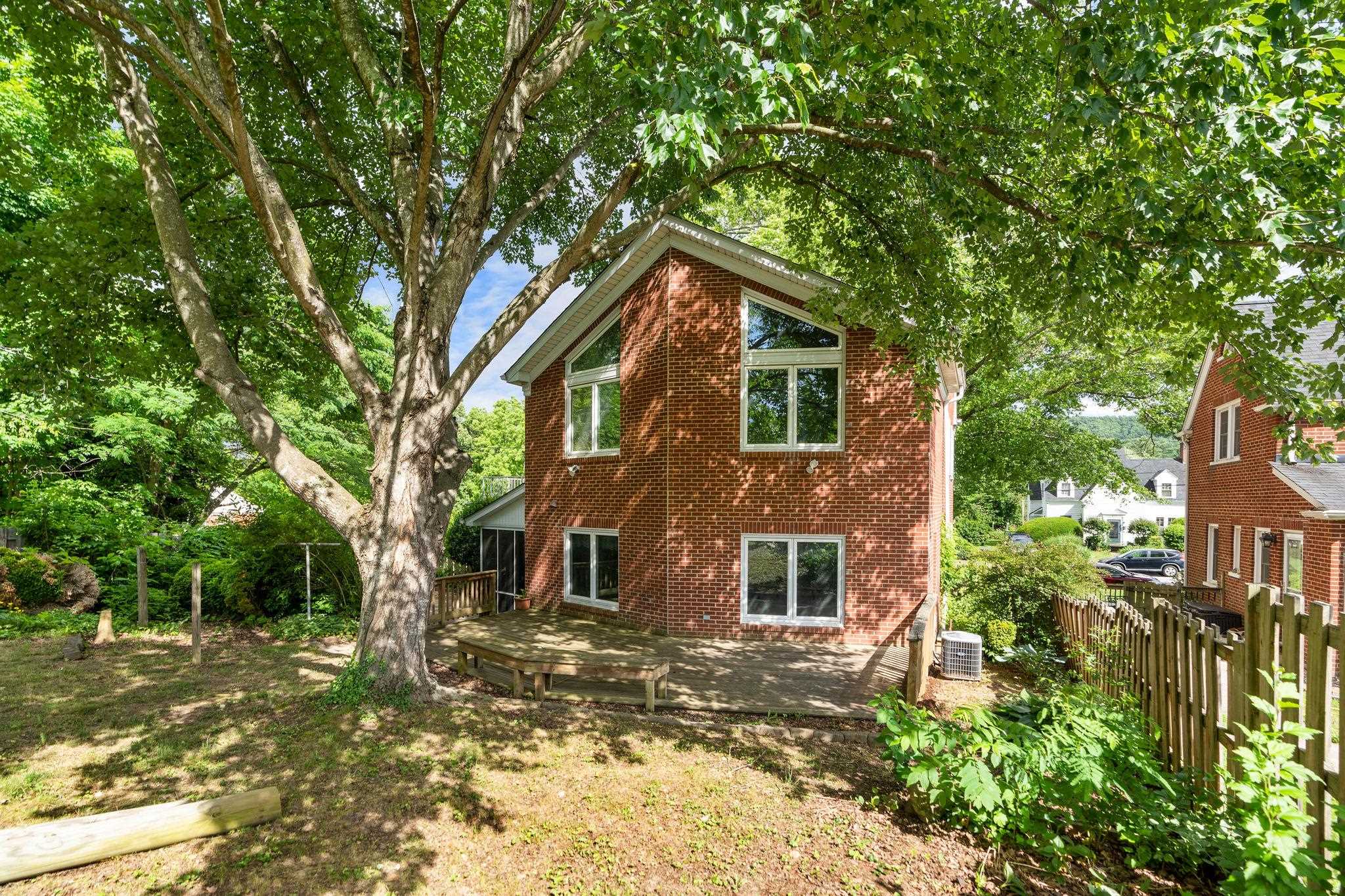 811 JEFFERSON AVE
