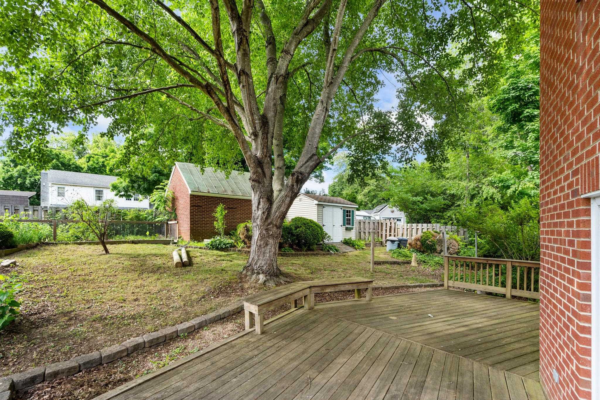 811 JEFFERSON AVE