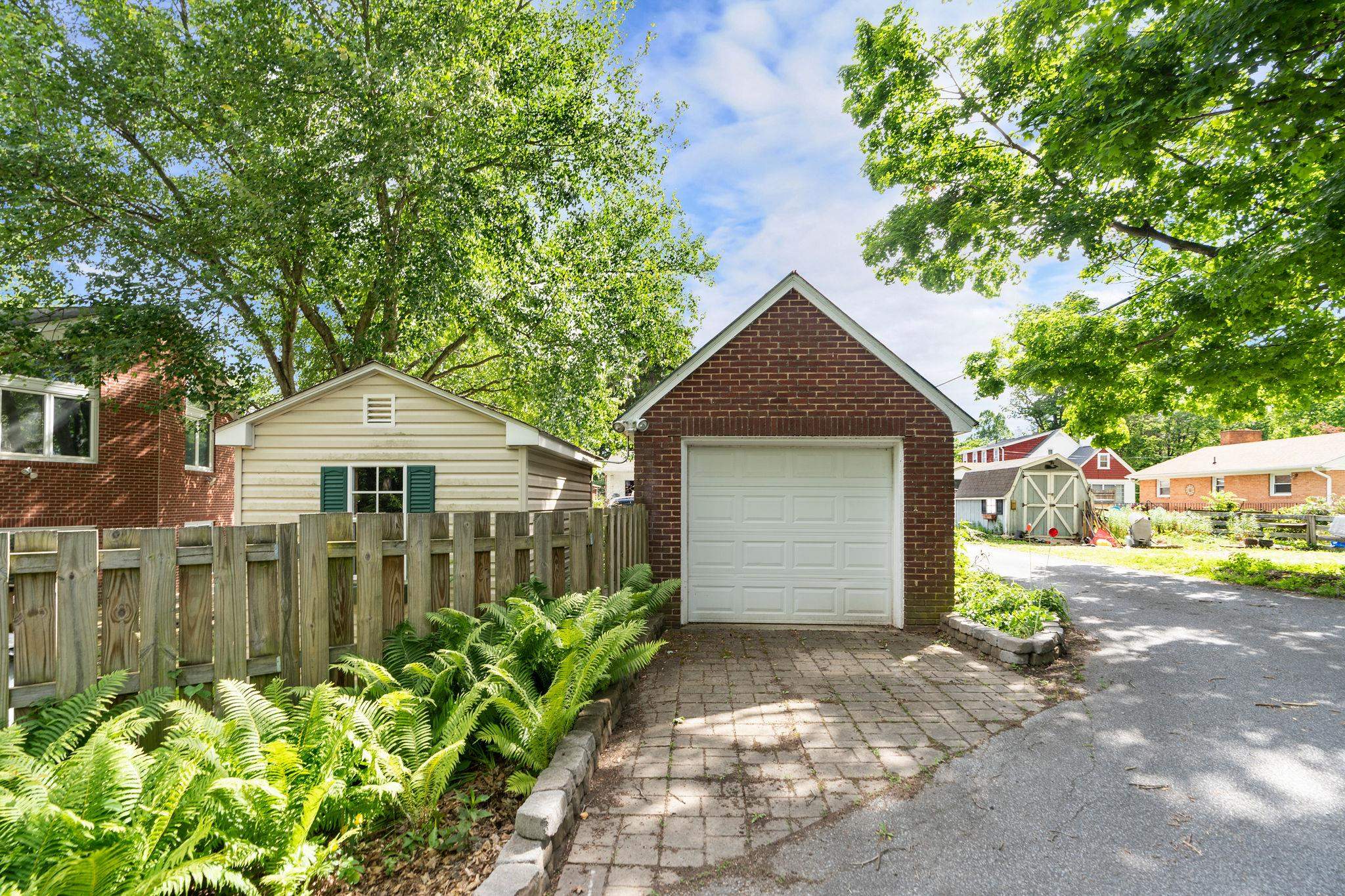 811 JEFFERSON AVE