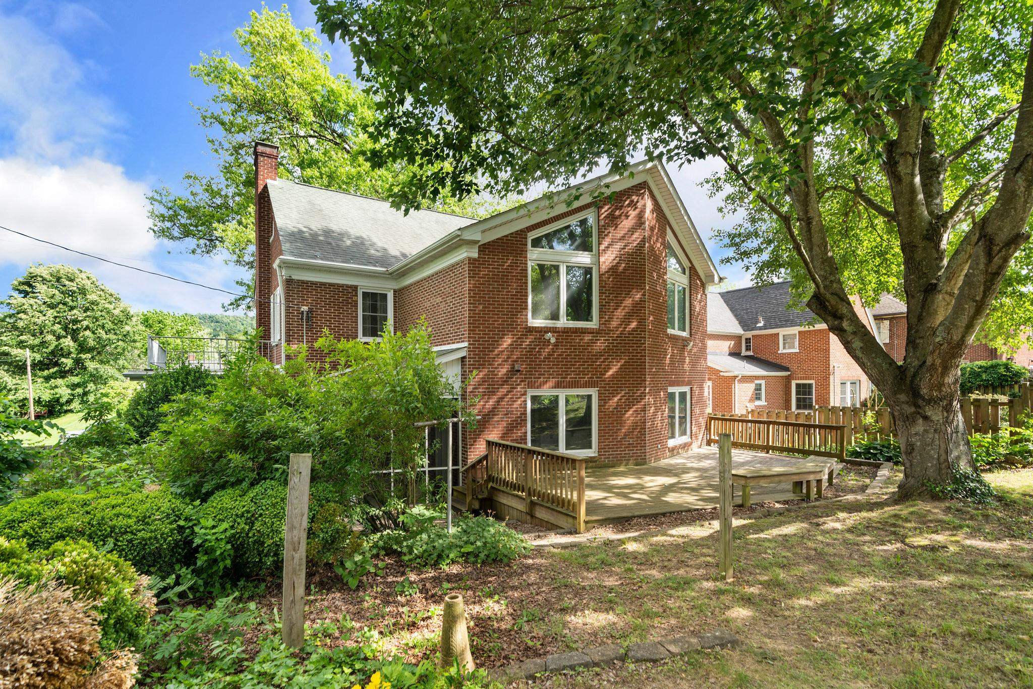 811 JEFFERSON AVE